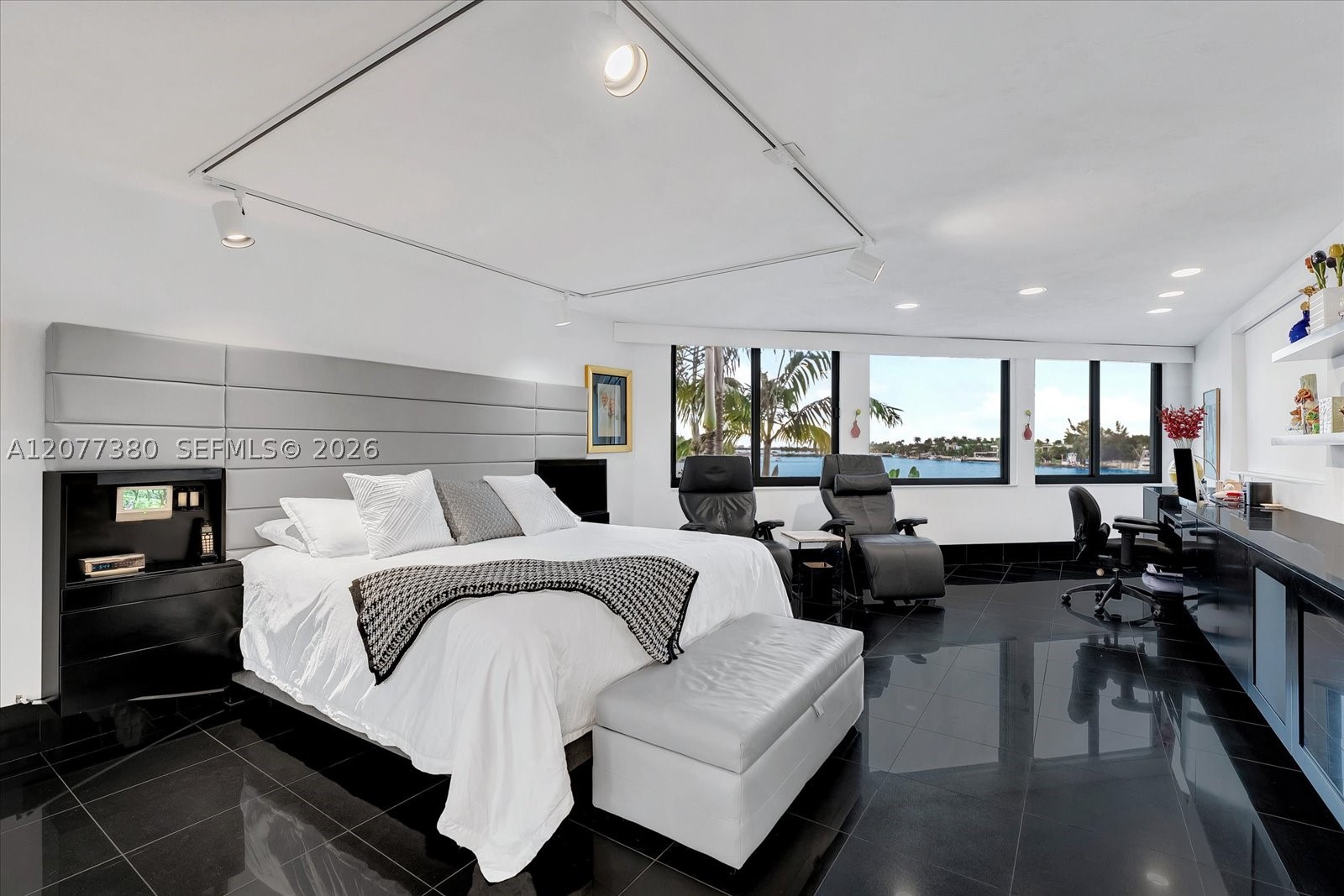 279 N Hibiscus Dr Miami Beach, FL 33139