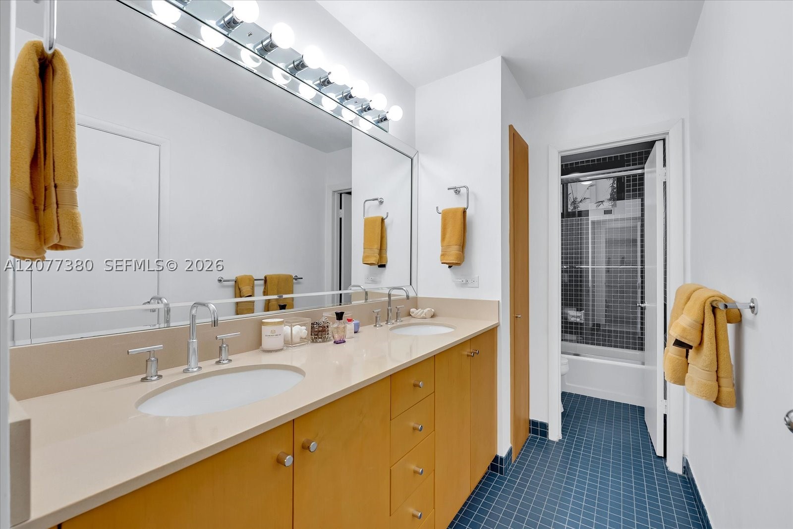 279 N Hibiscus Dr Miami Beach, FL 33139