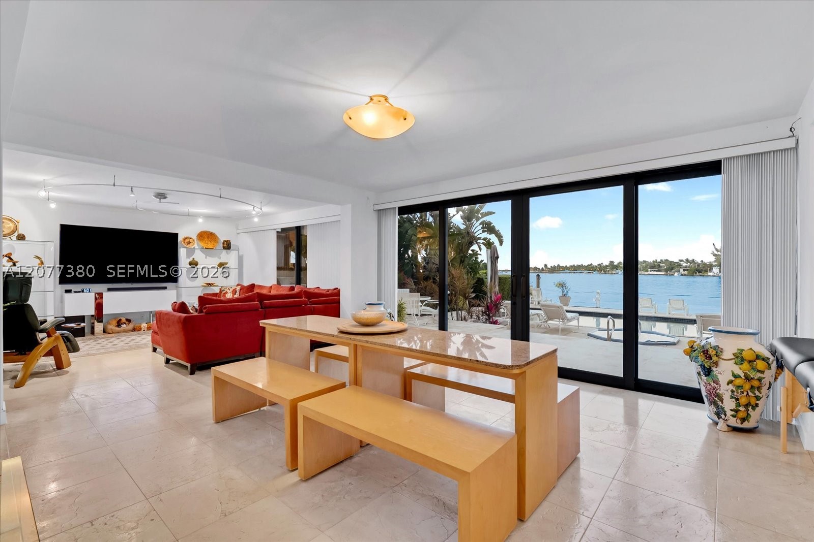 279 N Hibiscus Dr Miami Beach, FL 33139