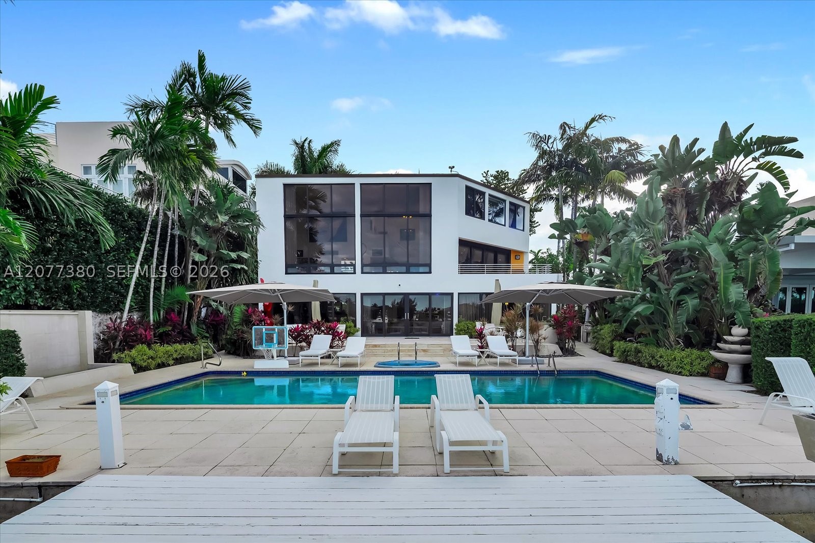 279 N Hibiscus Dr Miami Beach, FL 33139