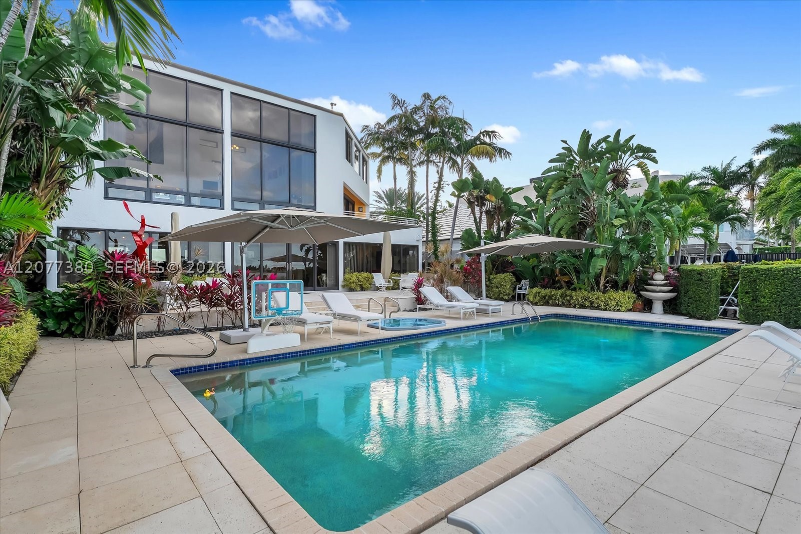 279 N Hibiscus Dr Miami Beach, FL 33139