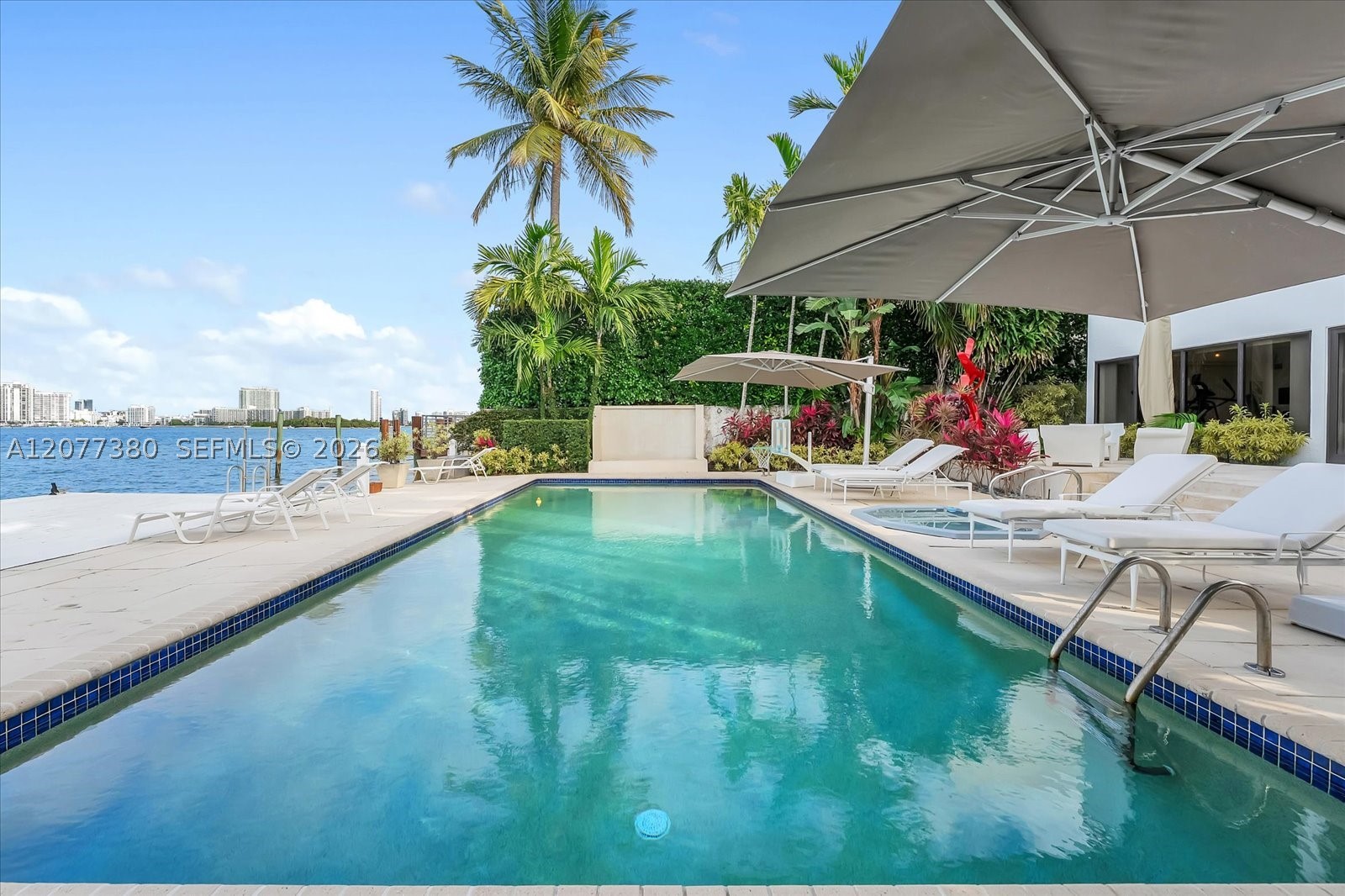 279 N Hibiscus Dr Miami Beach, FL 33139