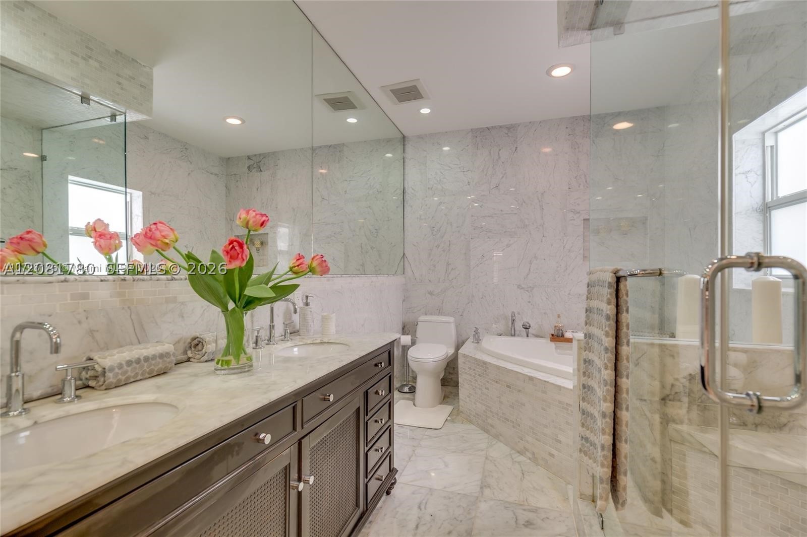4323 N Bay Rd Miami Beach, FL 33140