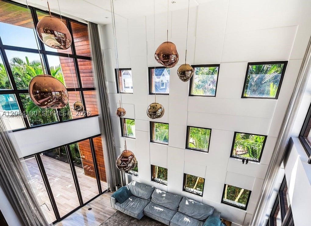 321 E Dilido Dr Miami Beach, FL 33139
