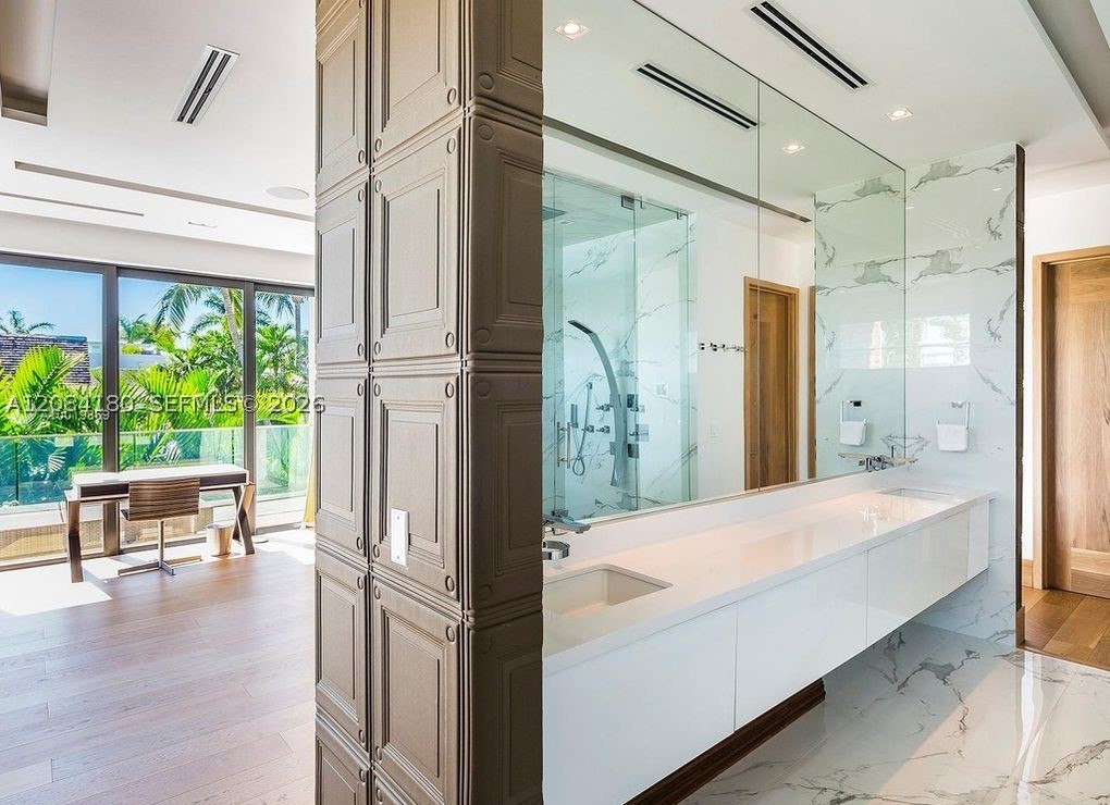 321 E Dilido Dr Miami Beach, FL 33139