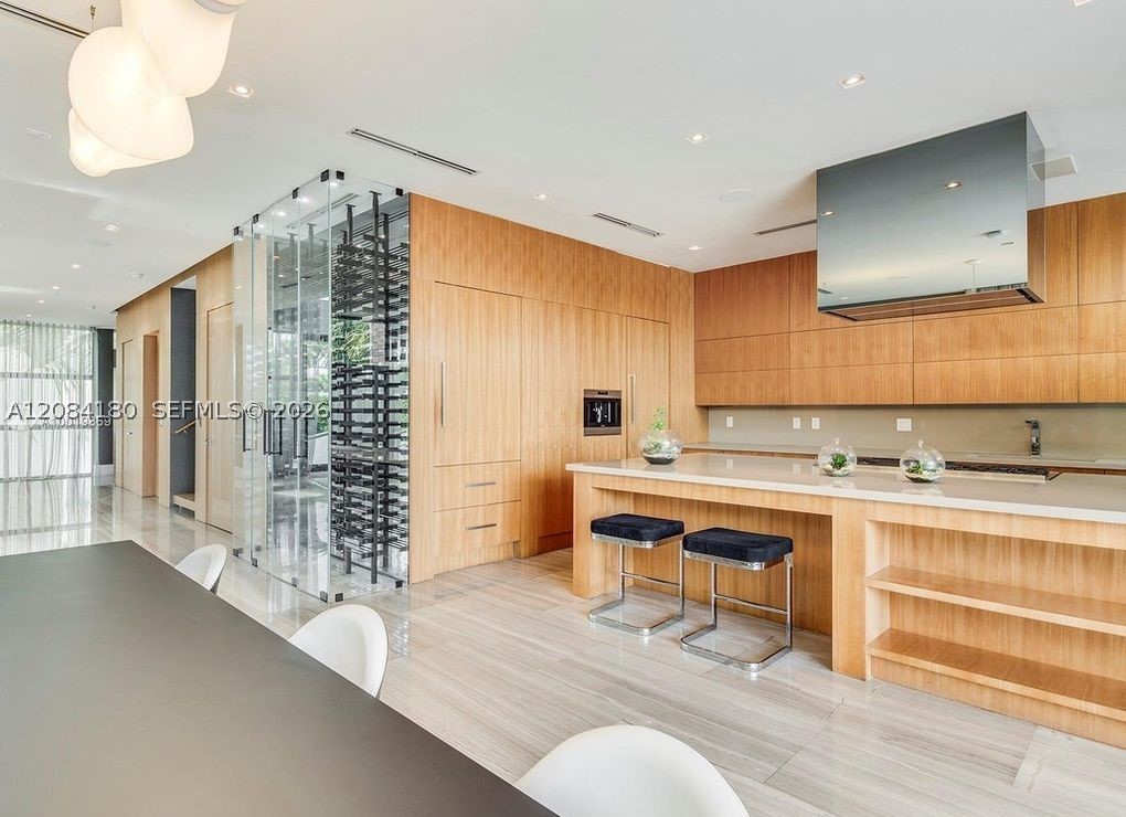 321 E Dilido Dr Miami Beach, FL 33139