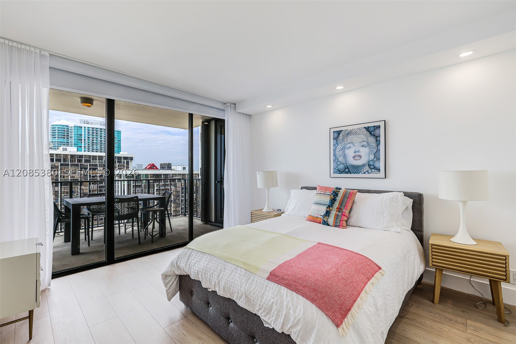 image Brickell Place I8
