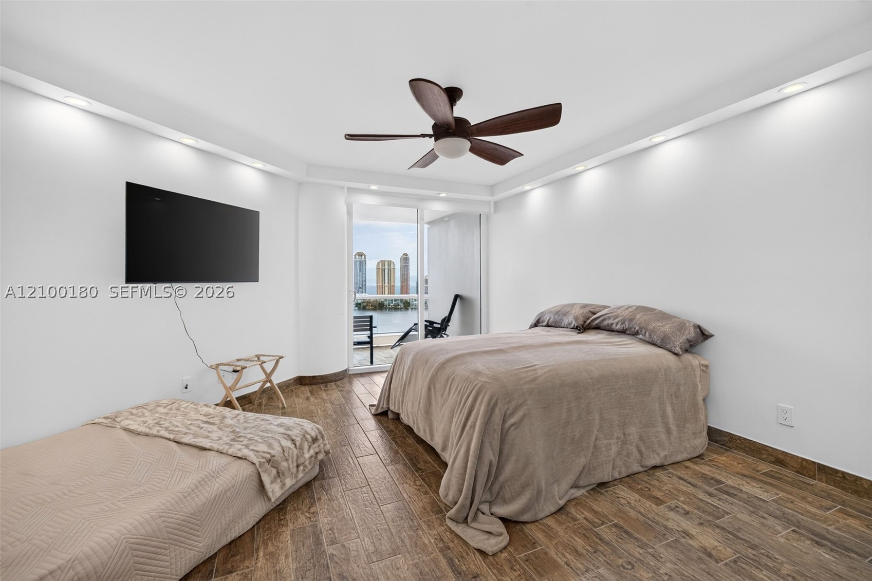 7000 Island Blvd #2409-2410 Aventura, FL 33160