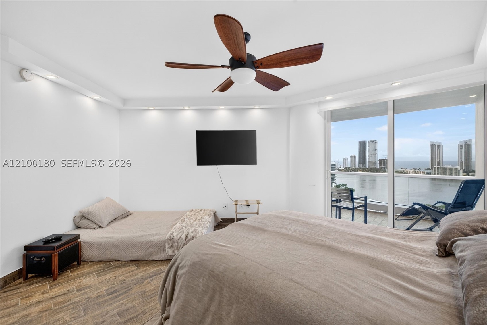 7000 Island Blvd #2409-2410 Aventura, FL 33160
