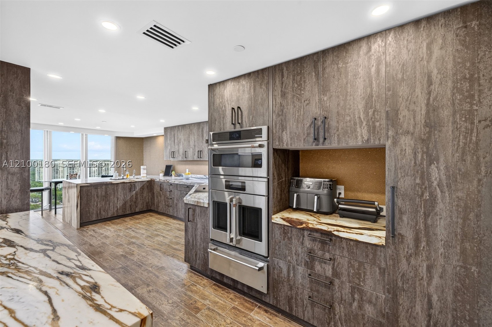 7000 Island Blvd #2409-2410 Aventura, FL 33160