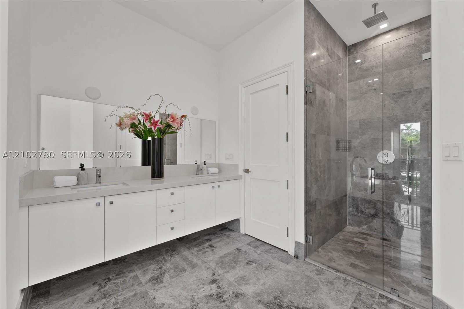 315 Santander Ave #315 Coral Gables, FL 33134