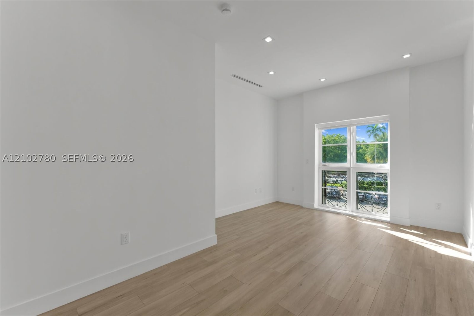 315 Santander Ave #315 Coral Gables, FL 33134