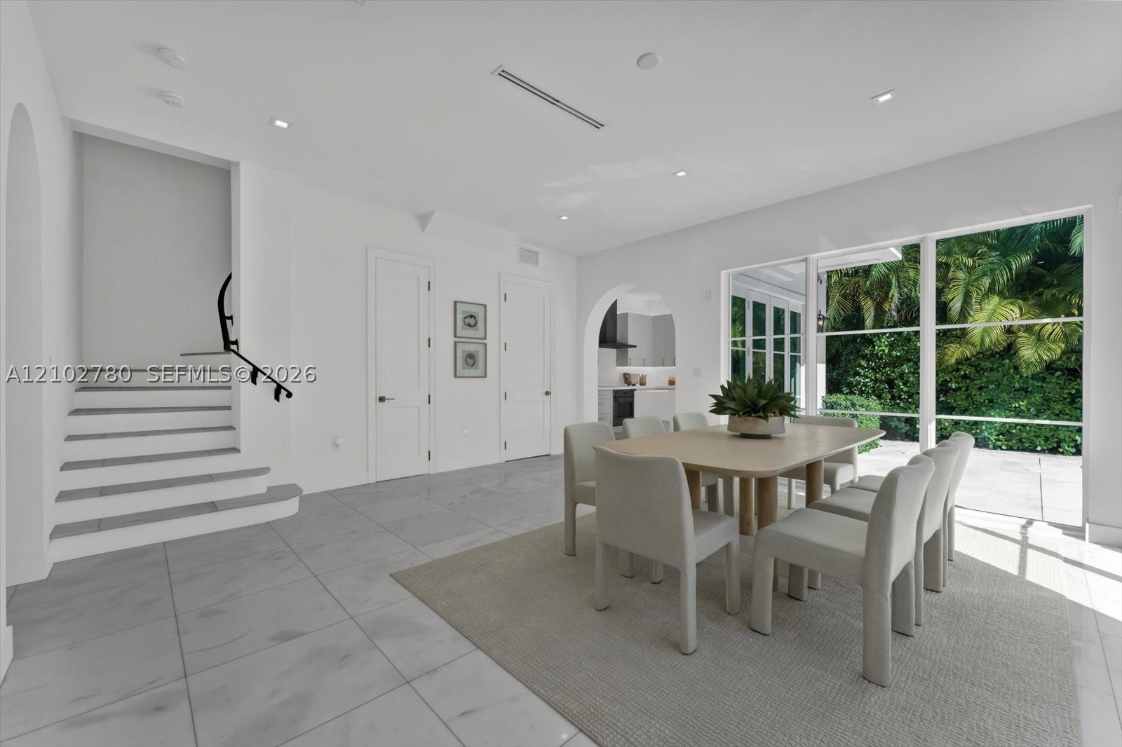315 Santander Ave #315 Coral Gables, FL 33134