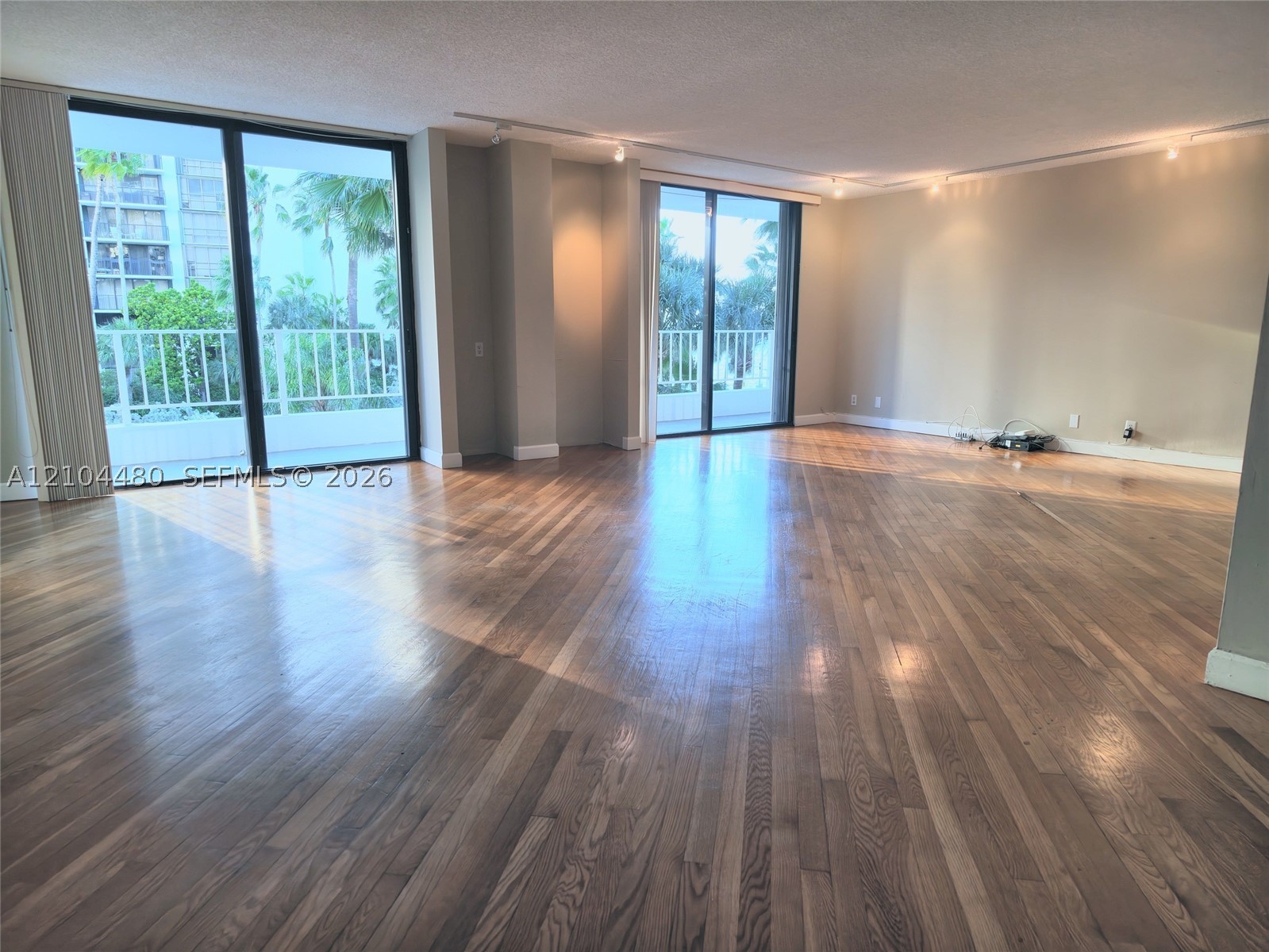 image Brickell Harbour9