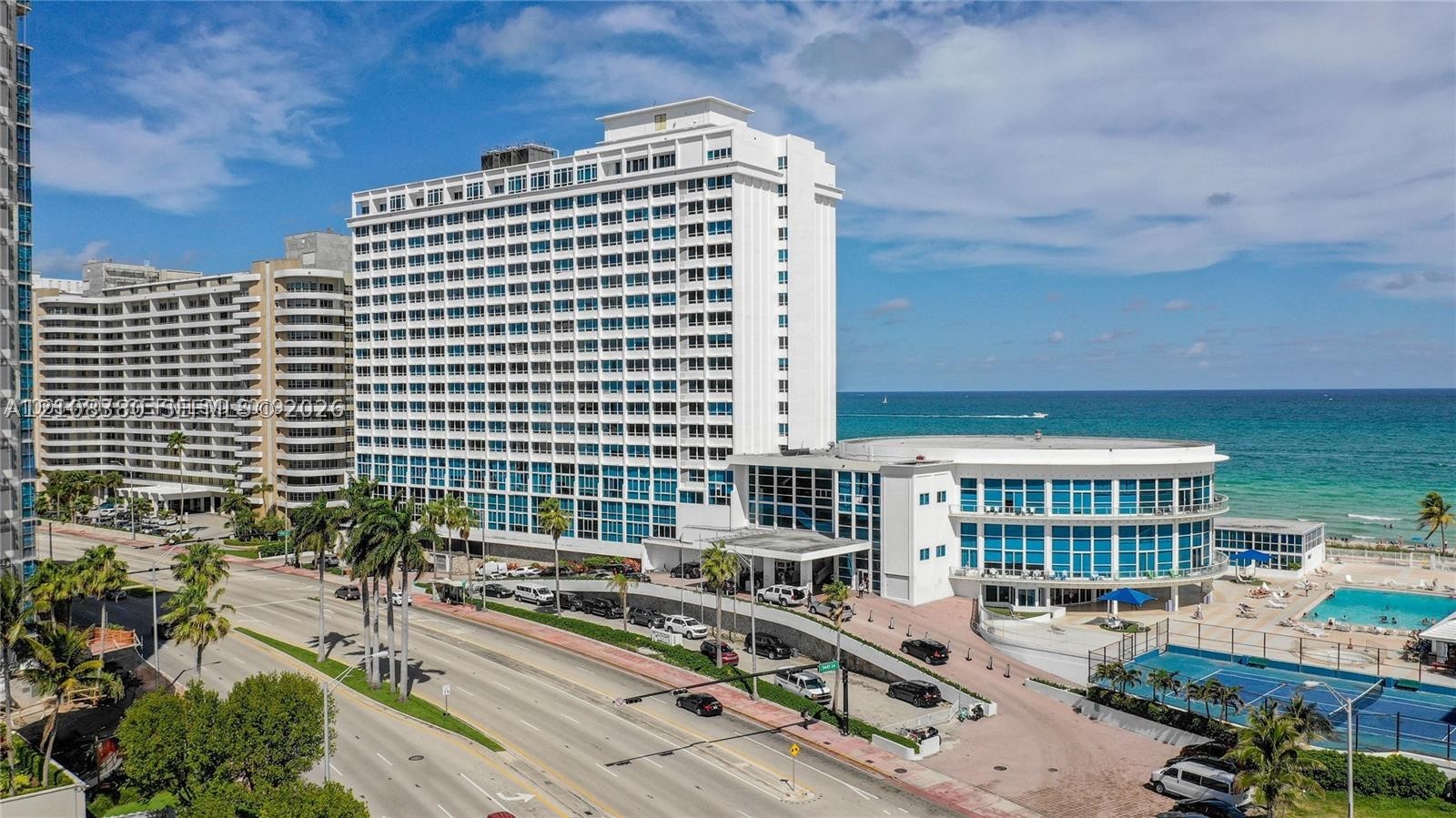 5445 Collins Ave #BAY11