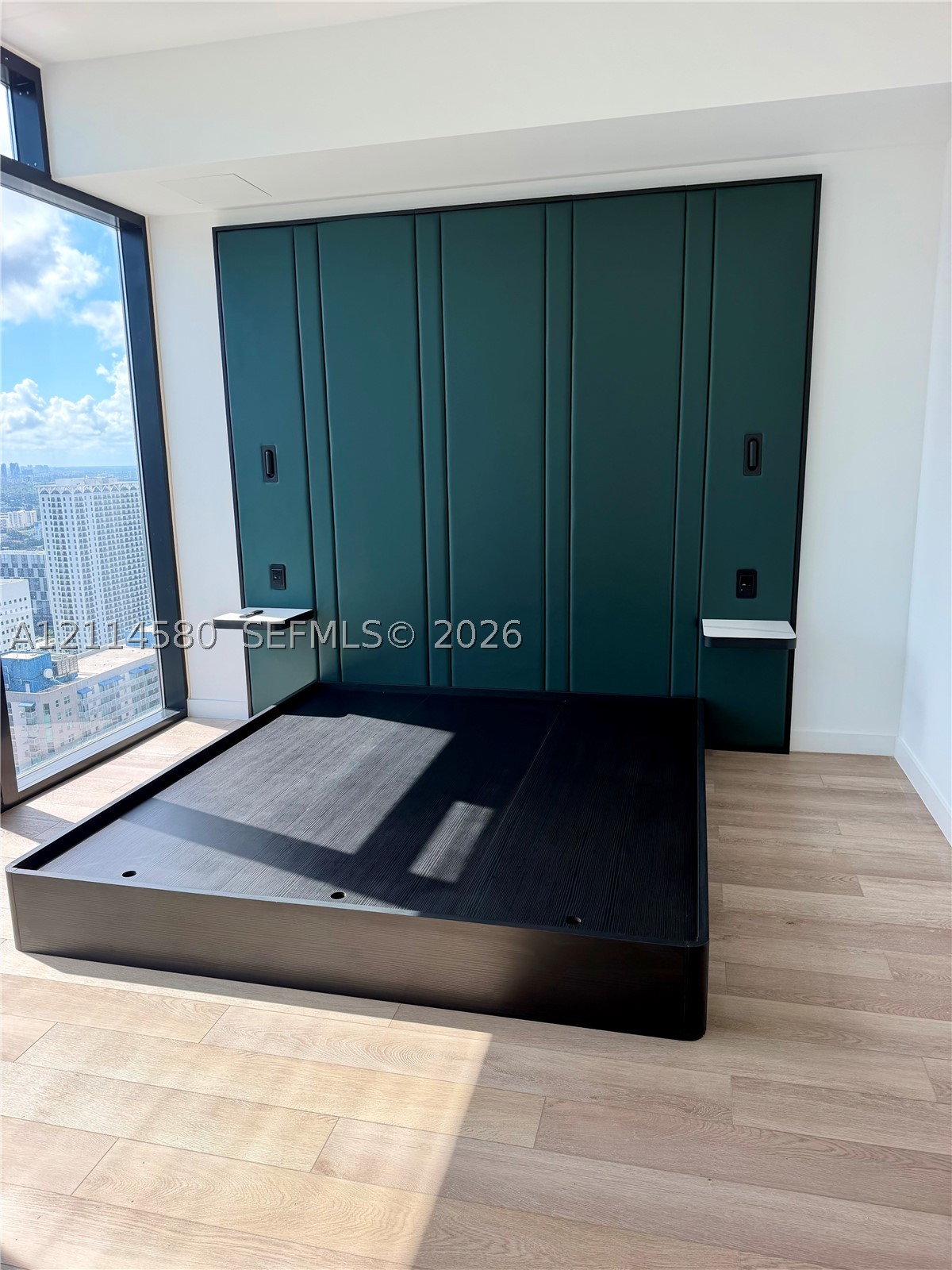 image E11EVEN Hotel & Residences4
