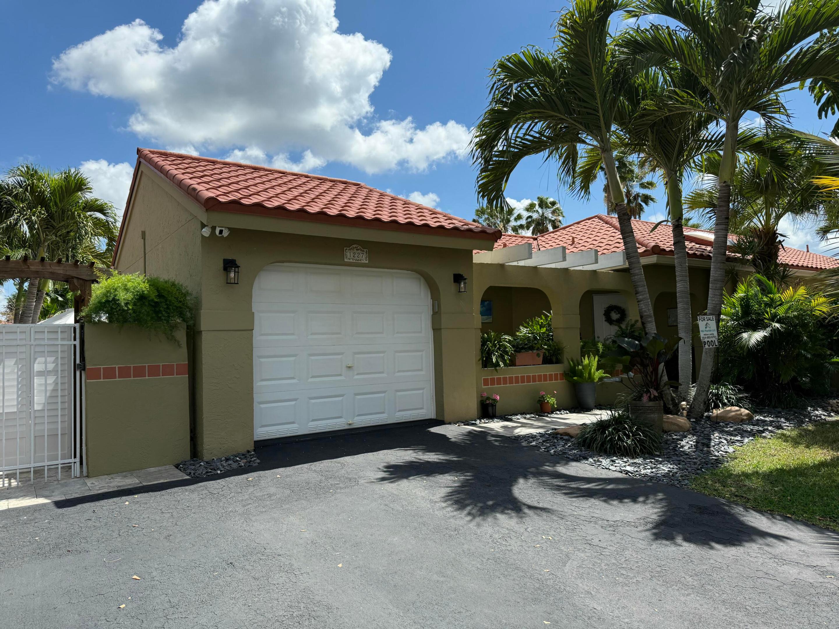 1227 Seagrape Weston, FL 33326