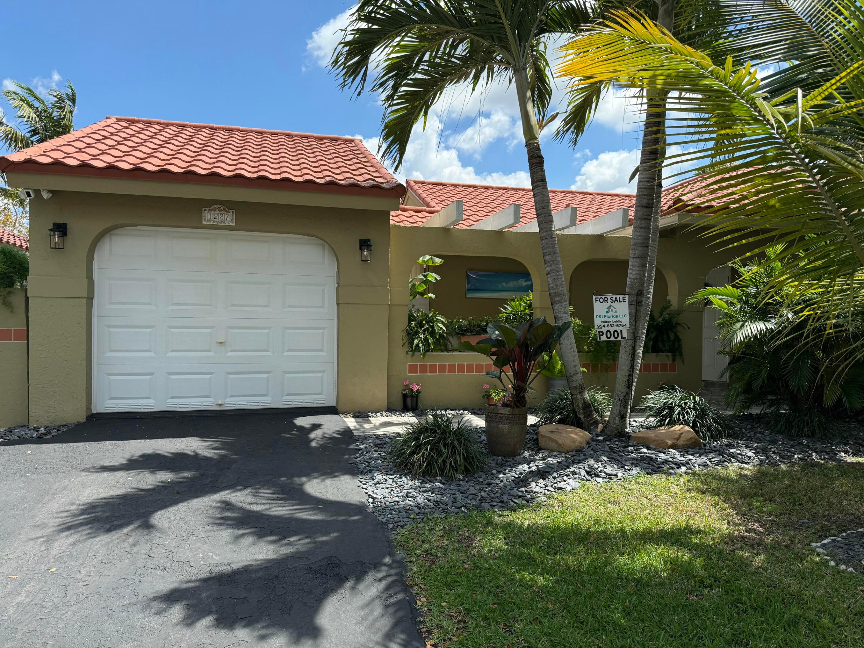 1227 Seagrape Weston, FL 33326