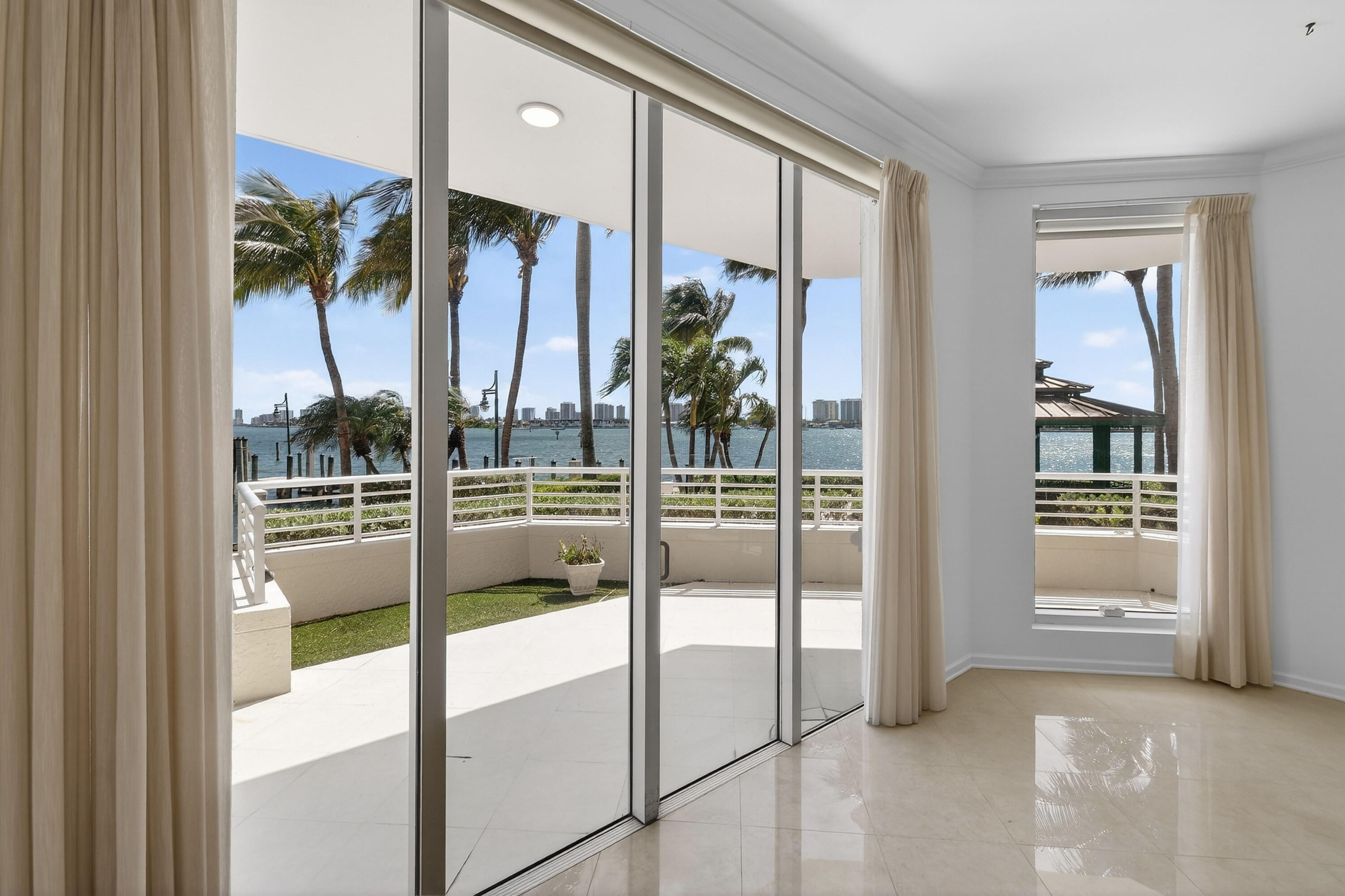 2650 Lake Shr #106 Riviera Beach, FL 33404