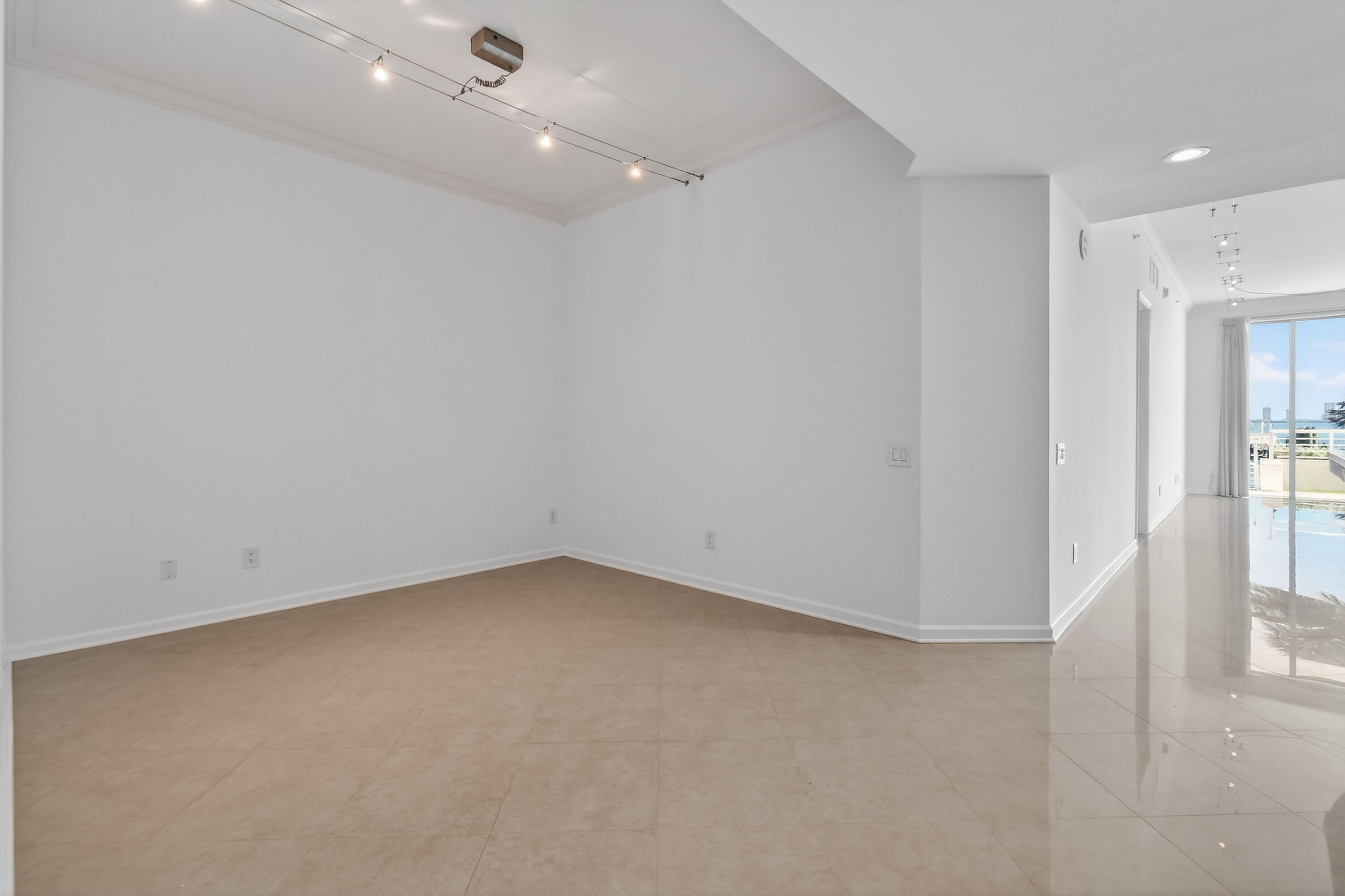 2650 Lake Shr #106 Riviera Beach, FL 33404
