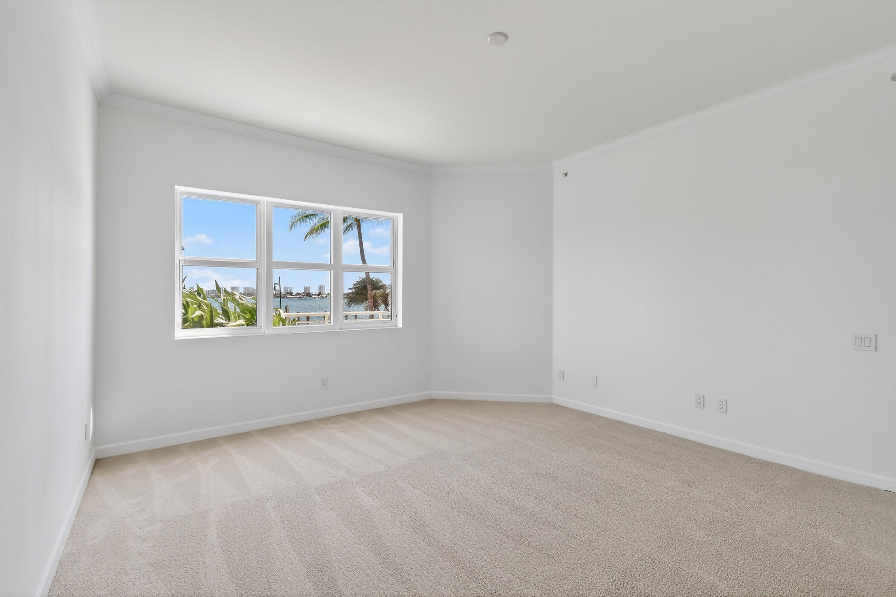 2650 Lake Shr #106 Riviera Beach, FL 33404