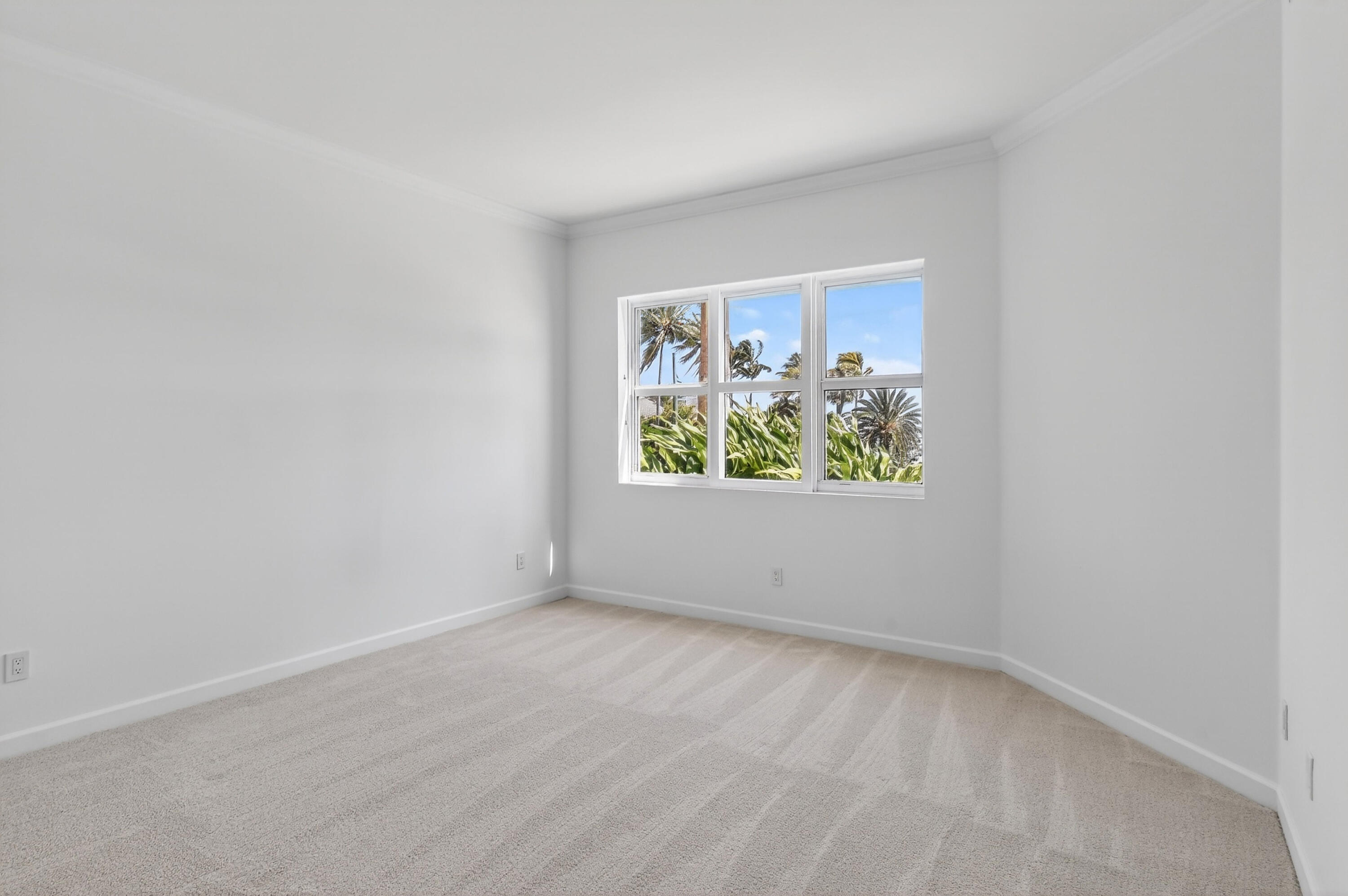 2650 Lake Shr #106 Riviera Beach, FL 33404