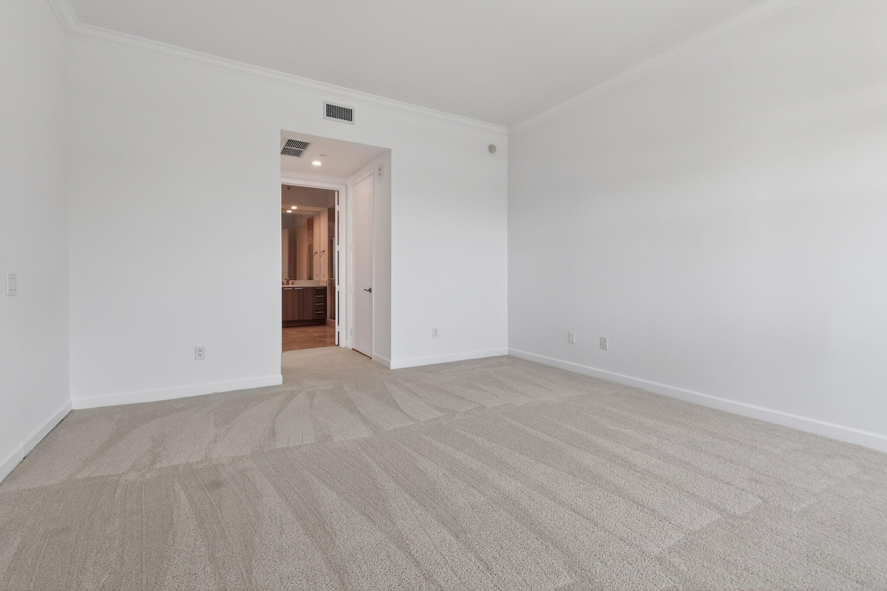 2650 Lake Shr #106 Riviera Beach, FL 33404