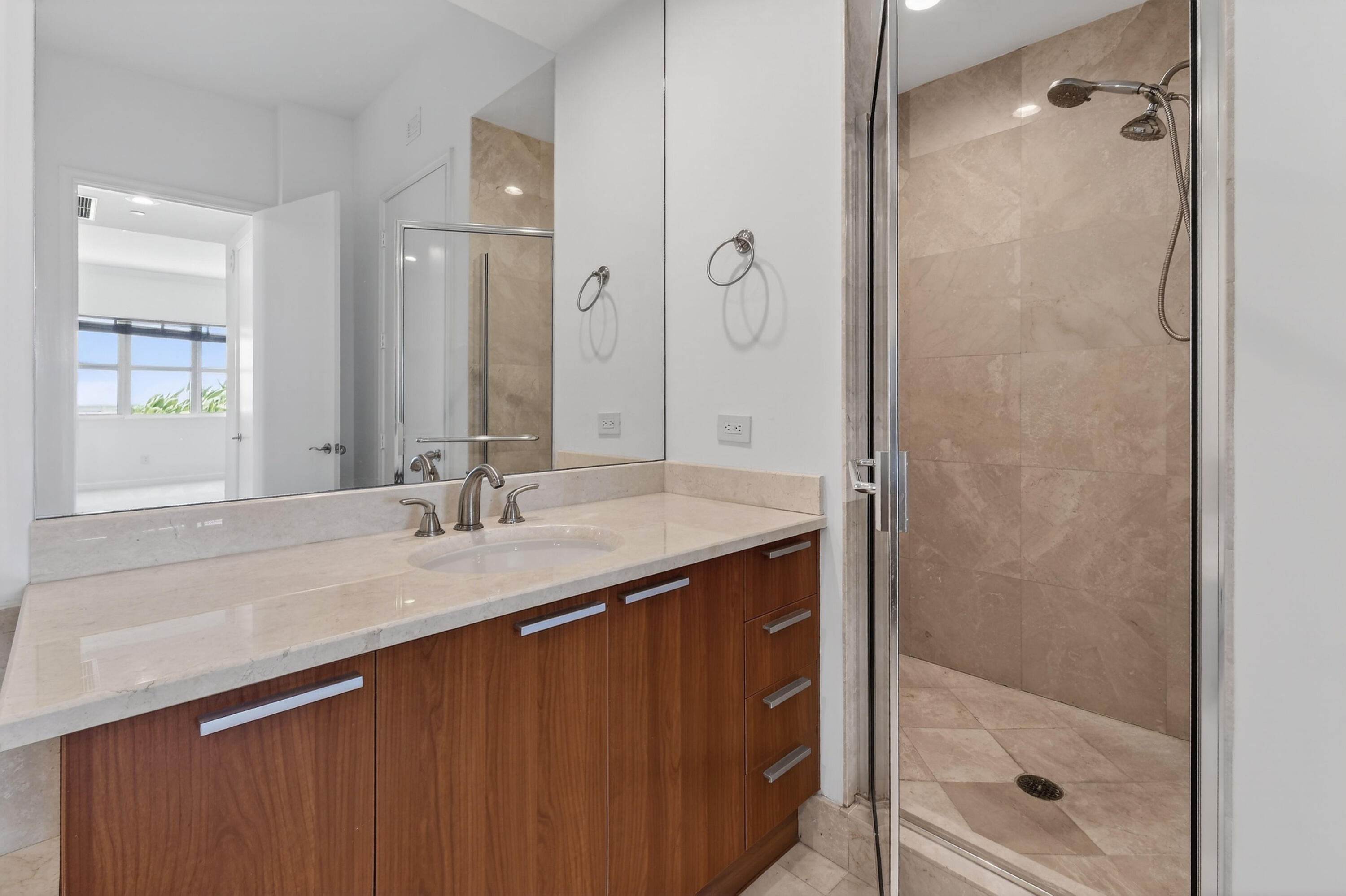 2650 Lake Shr #106 Riviera Beach, FL 33404