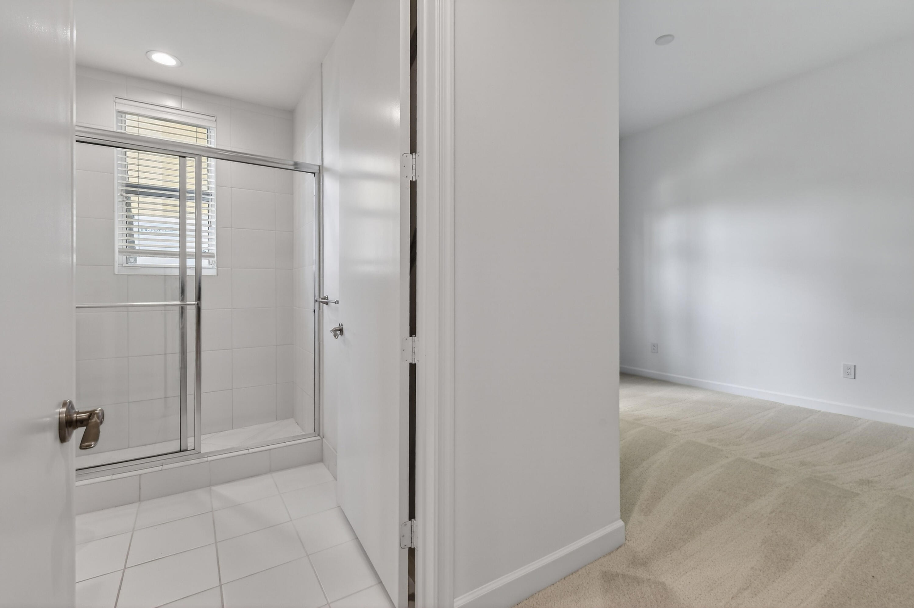 2650 Lake Shr #106 Riviera Beach, FL 33404