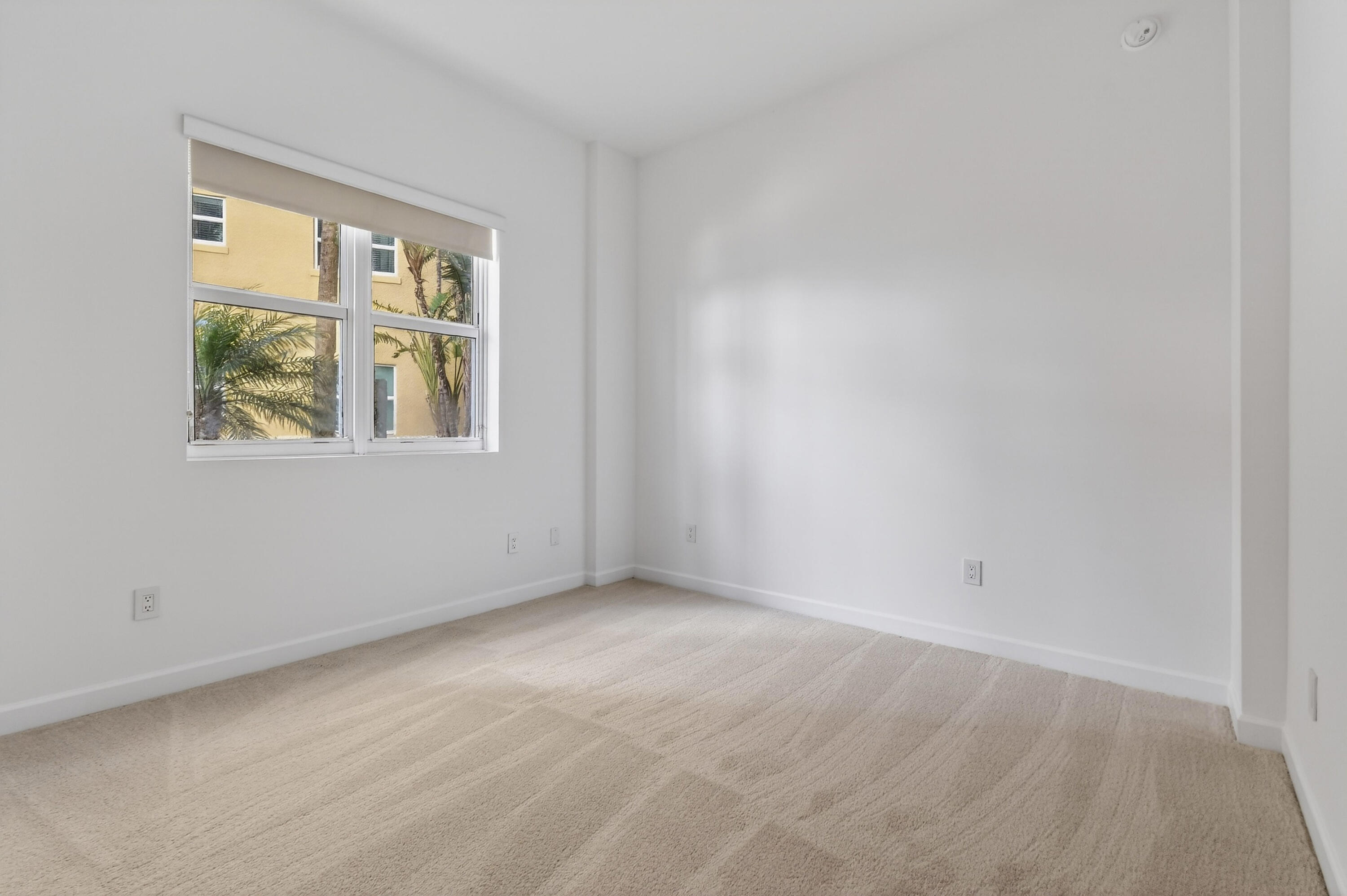 2650 Lake Shr #106 Riviera Beach, FL 33404