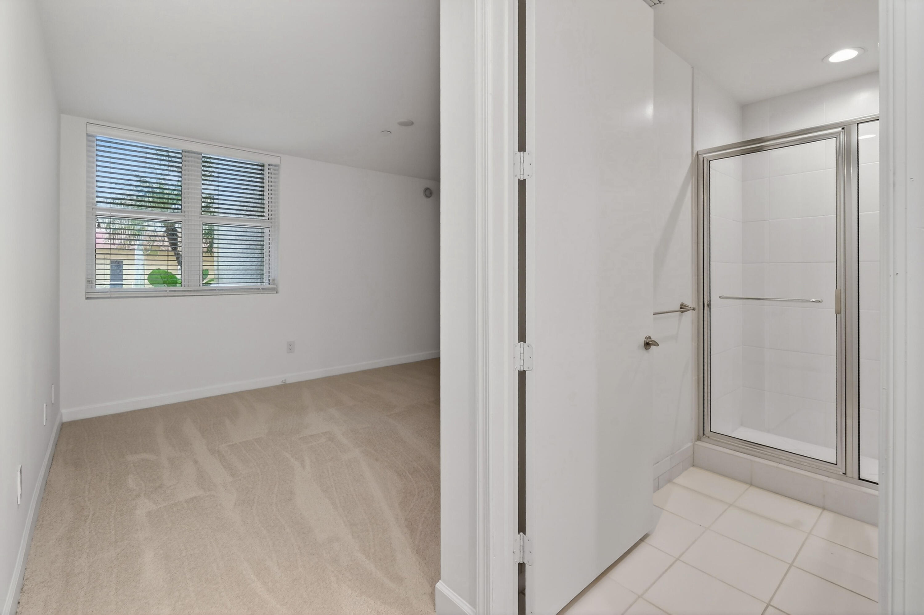 2650 Lake Shr #106 Riviera Beach, FL 33404
