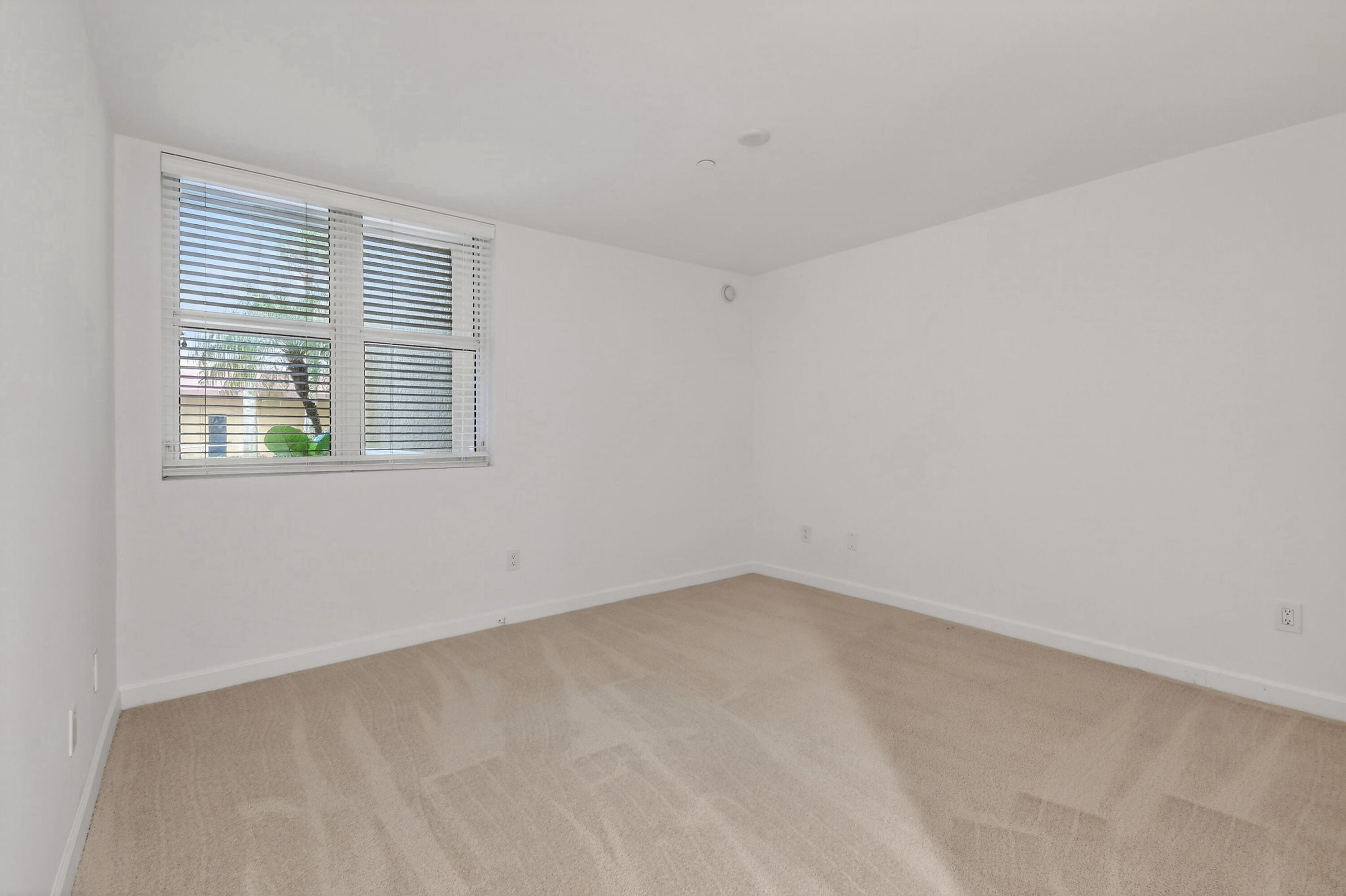 2650 Lake Shr #106 Riviera Beach, FL 33404