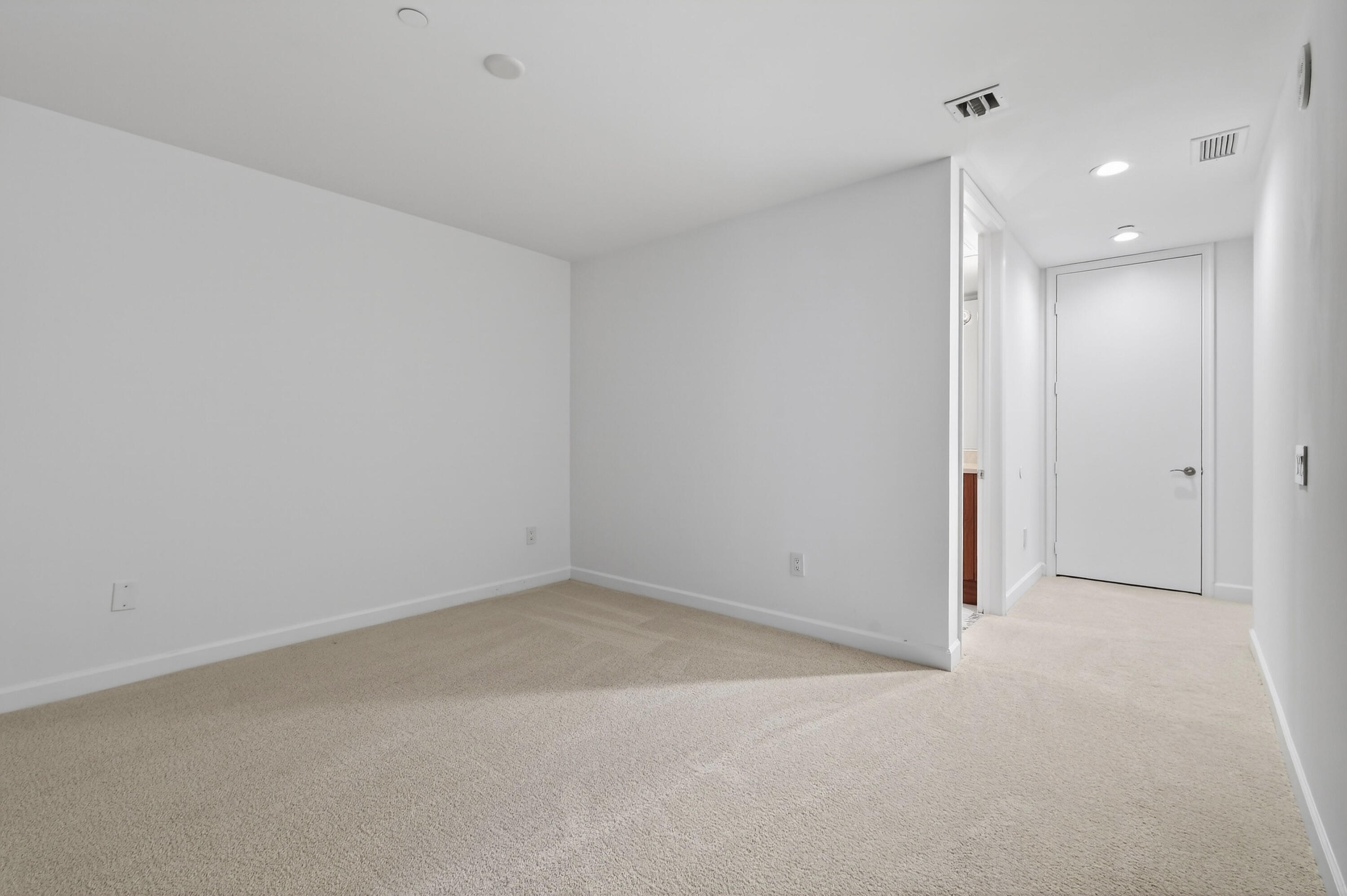 2650 Lake Shr #106 Riviera Beach, FL 33404