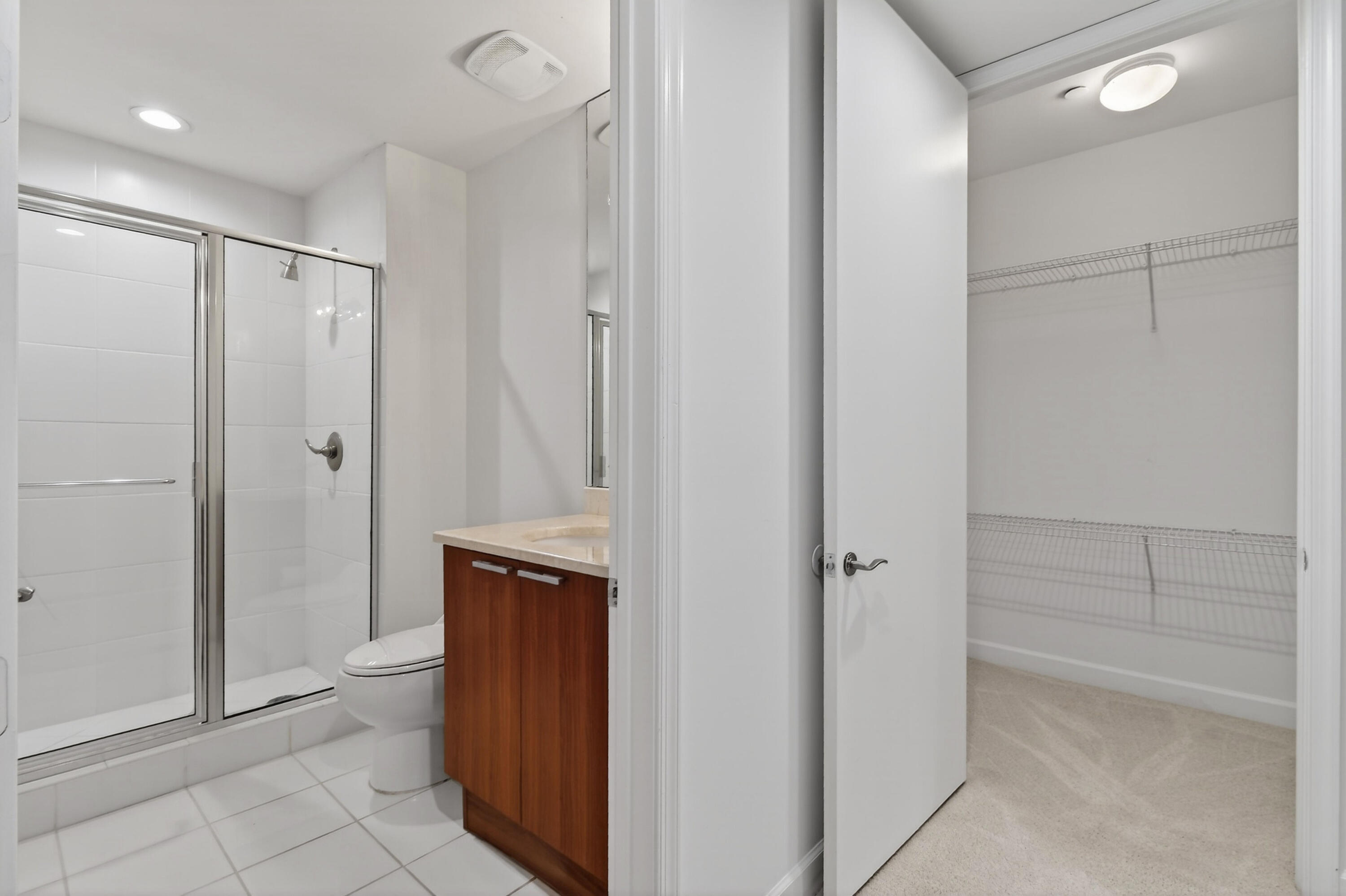 2650 Lake Shr #106 Riviera Beach, FL 33404