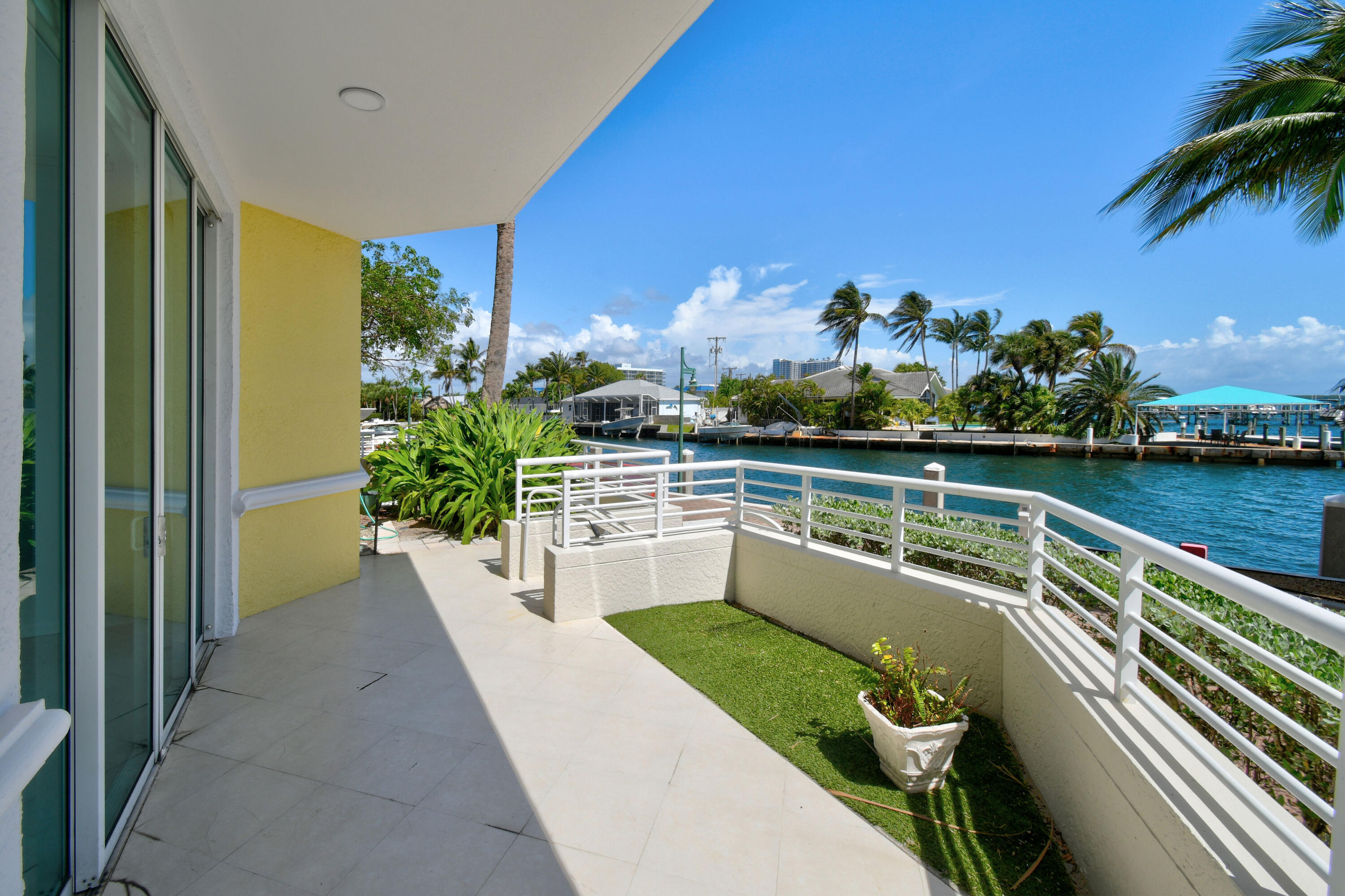2650 Lake Shr #106 Riviera Beach, FL 33404
