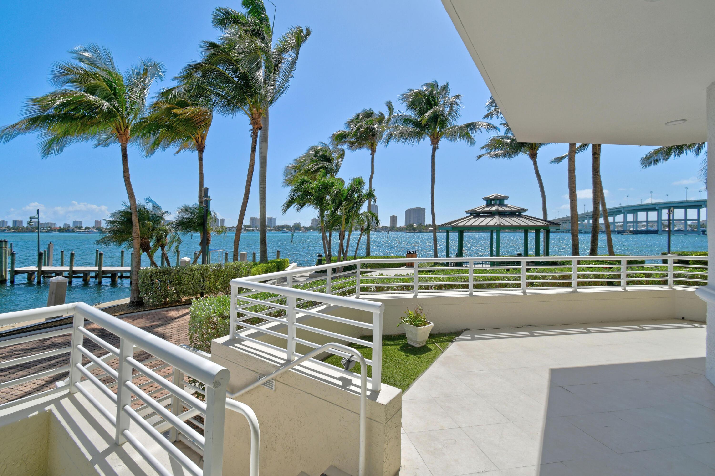 2650 Lake Shr #106 Riviera Beach, FL 33404