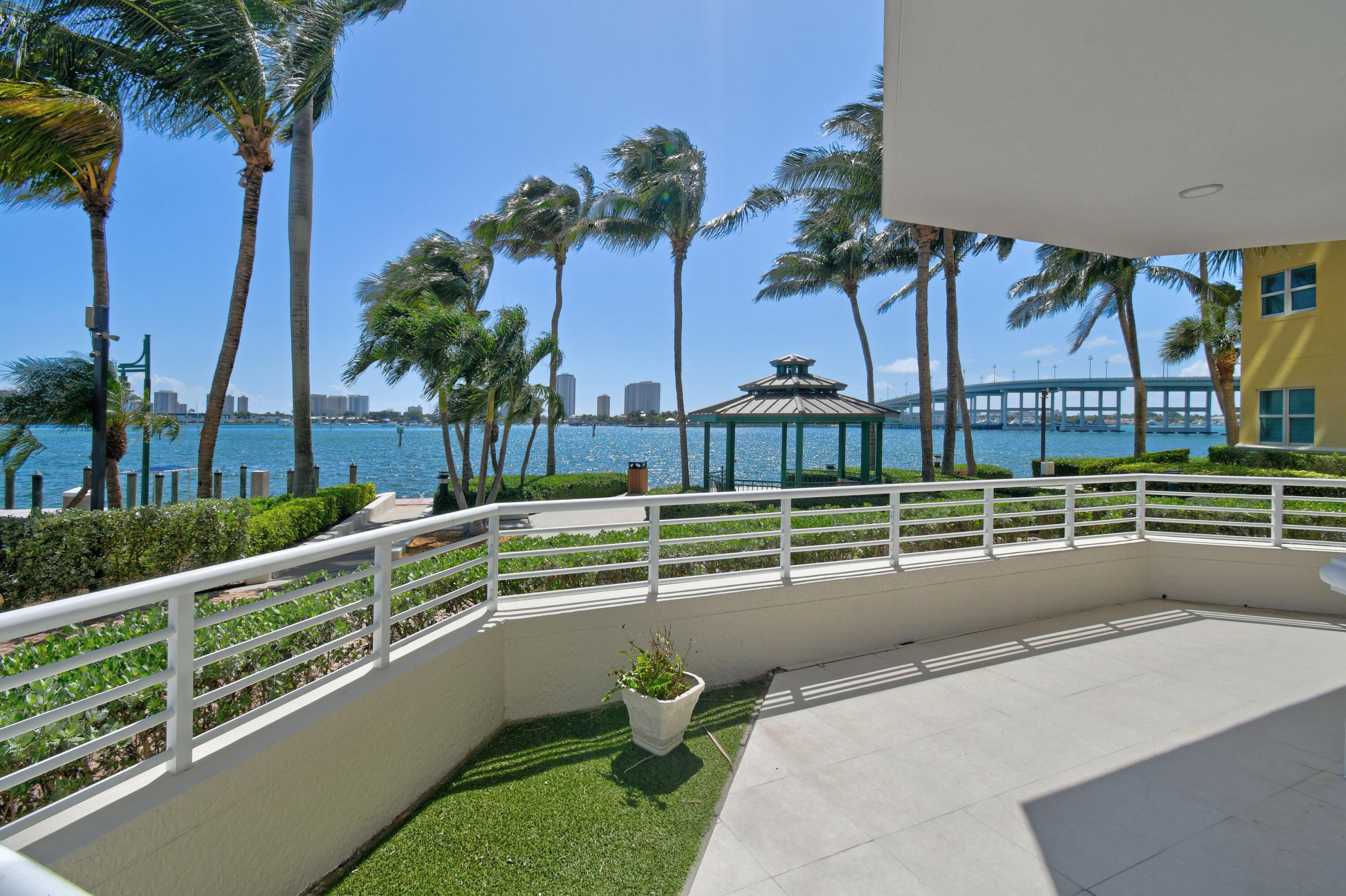 2650 Lake Shr #106 Riviera Beach, FL 33404