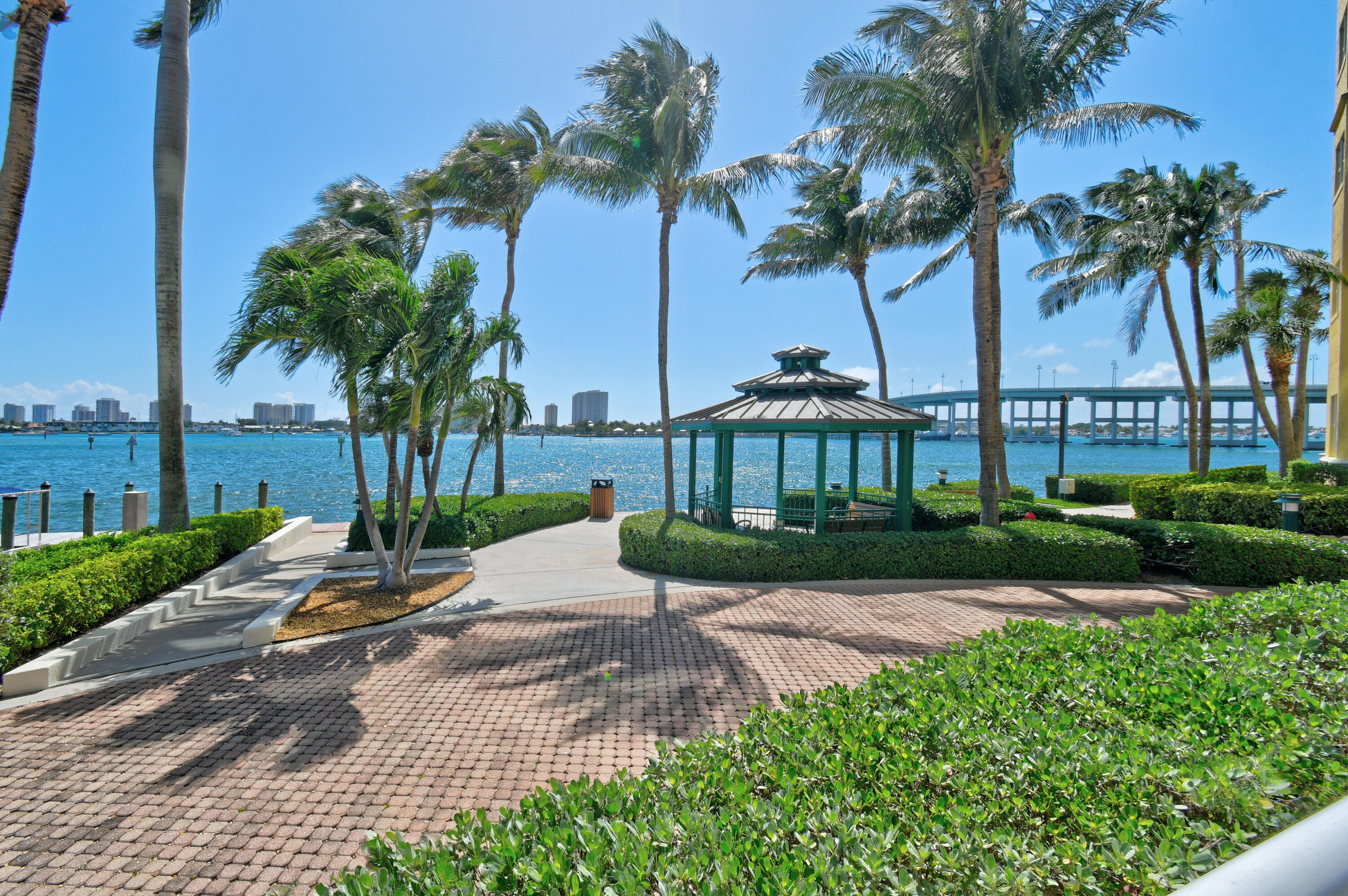 2650 Lake Shr #106 Riviera Beach, FL 33404