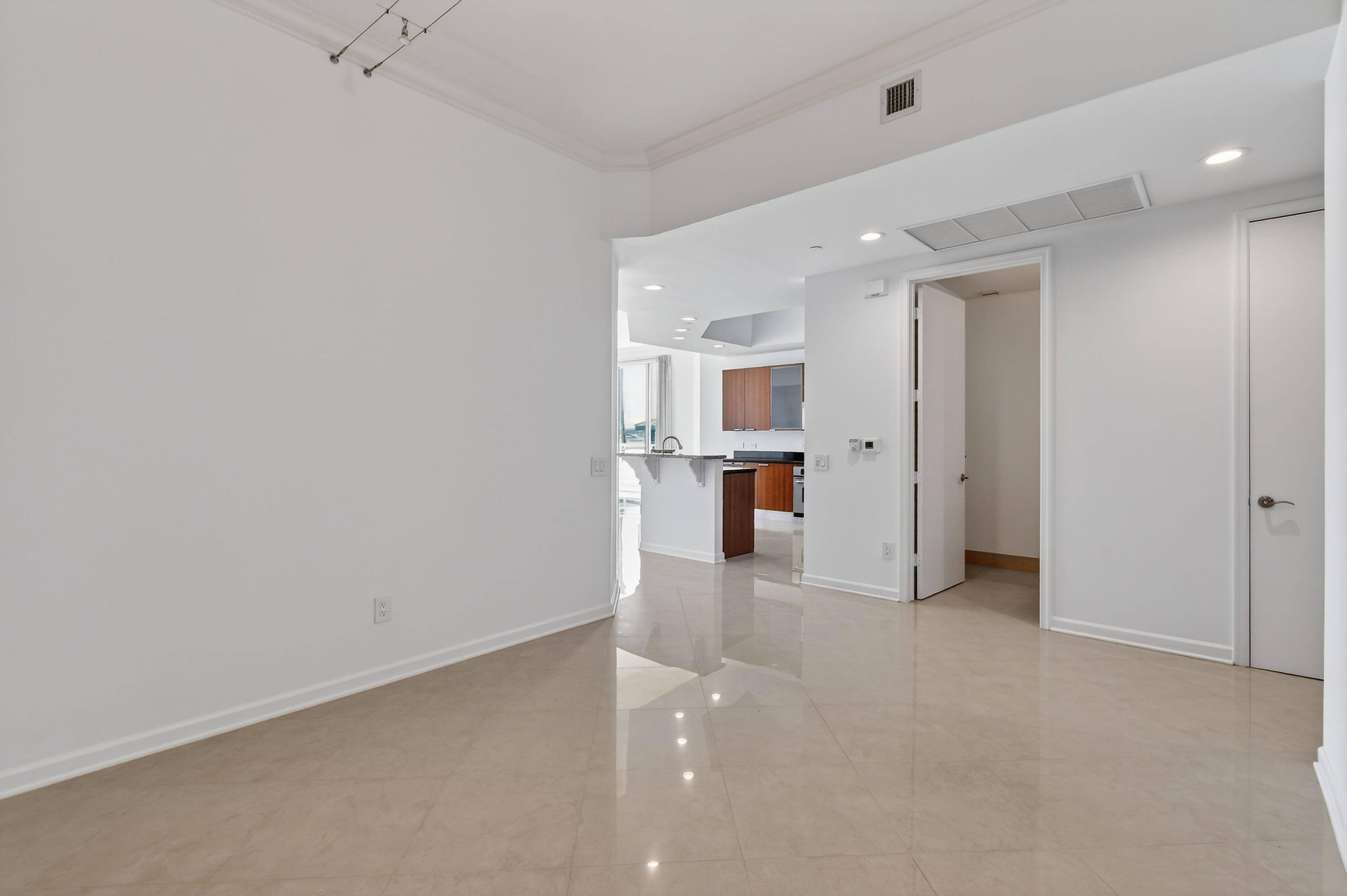 2650 Lake Shr #106 Riviera Beach, FL 33404