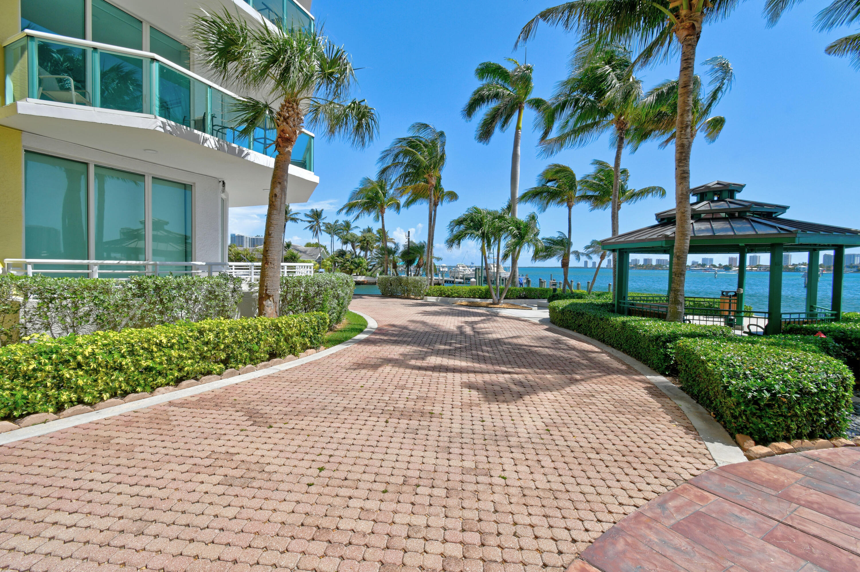 2650 Lake Shr #106 Riviera Beach, FL 33404