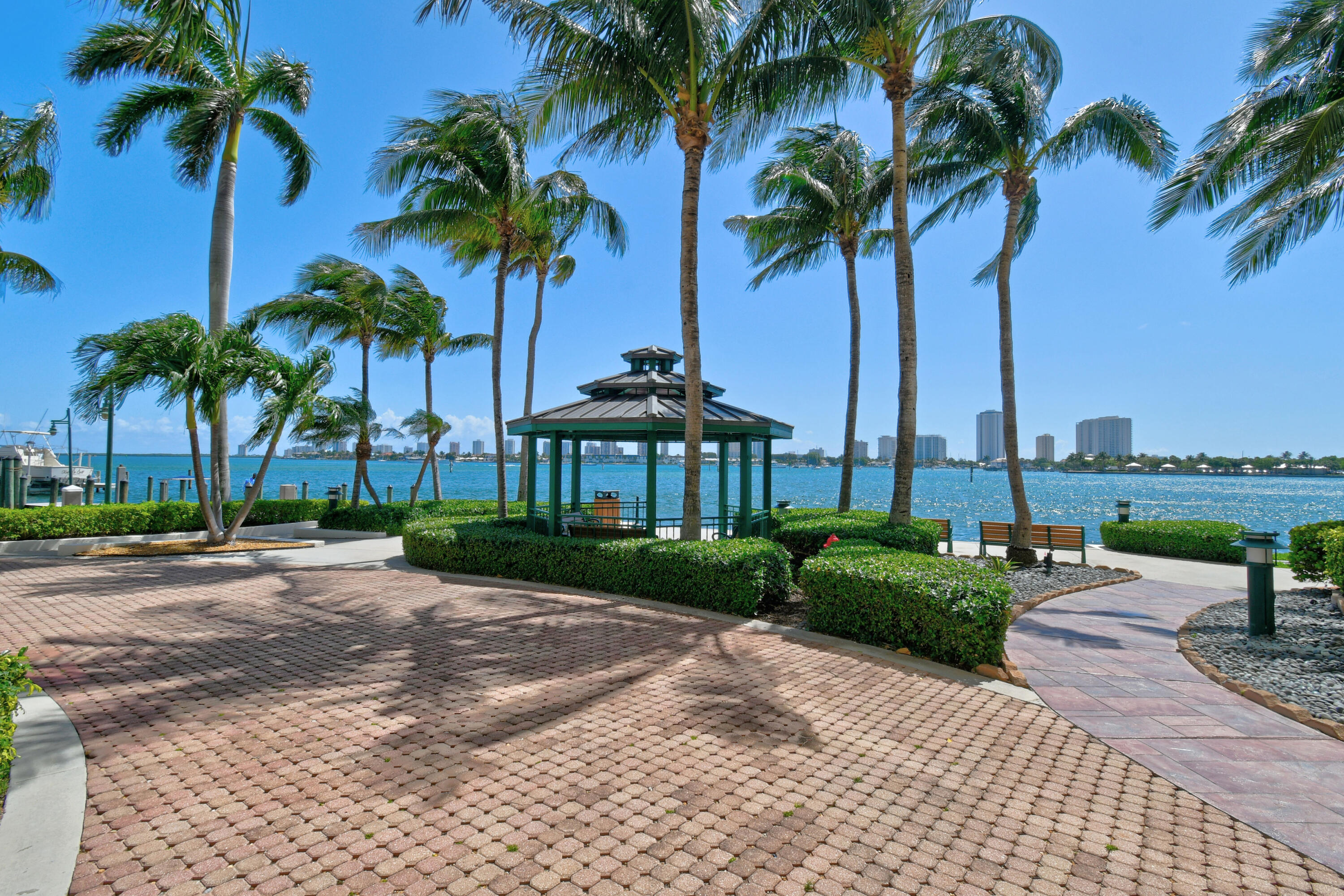 2650 Lake Shr #106 Riviera Beach, FL 33404