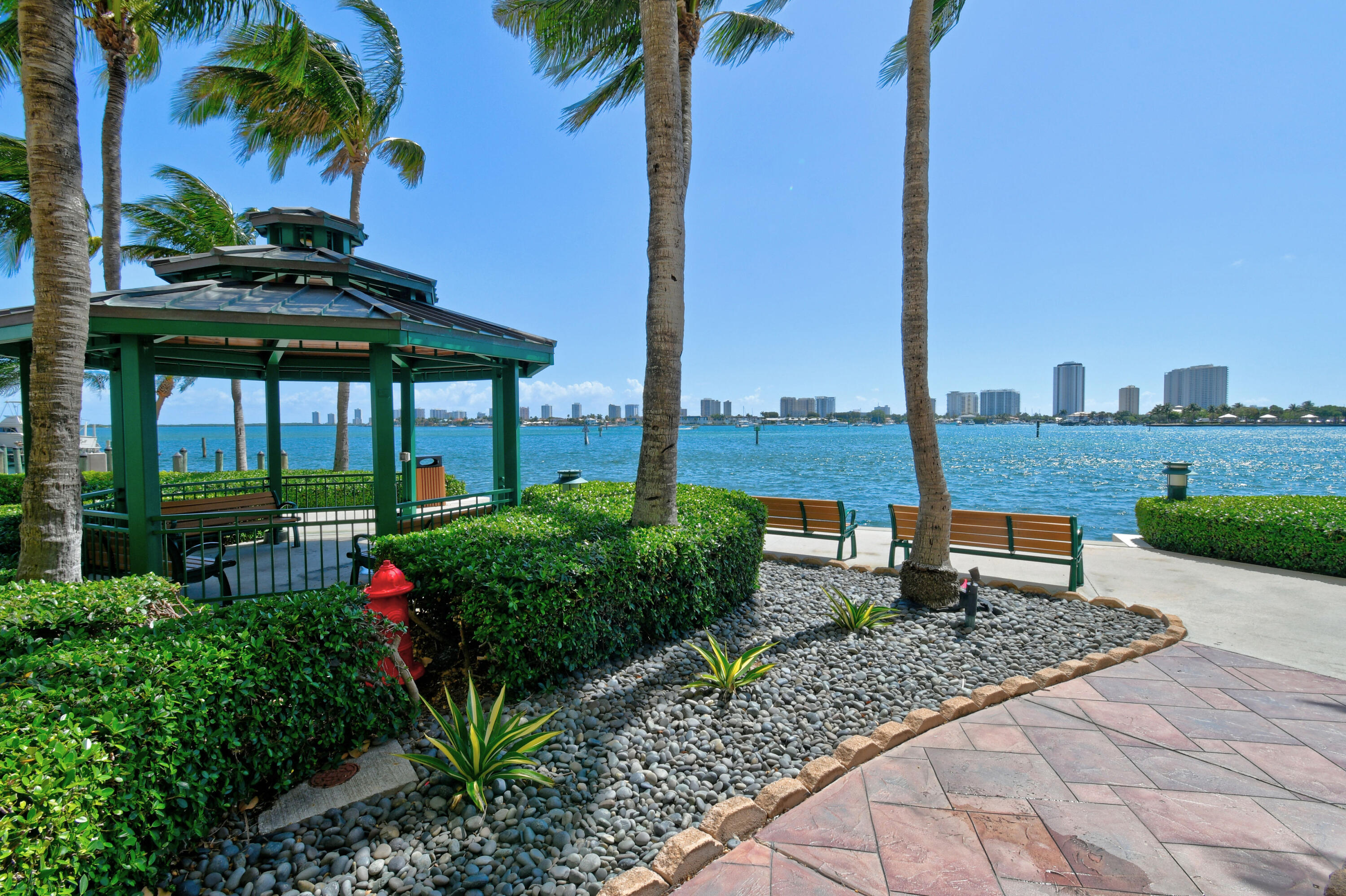 2650 Lake Shr #106 Riviera Beach, FL 33404