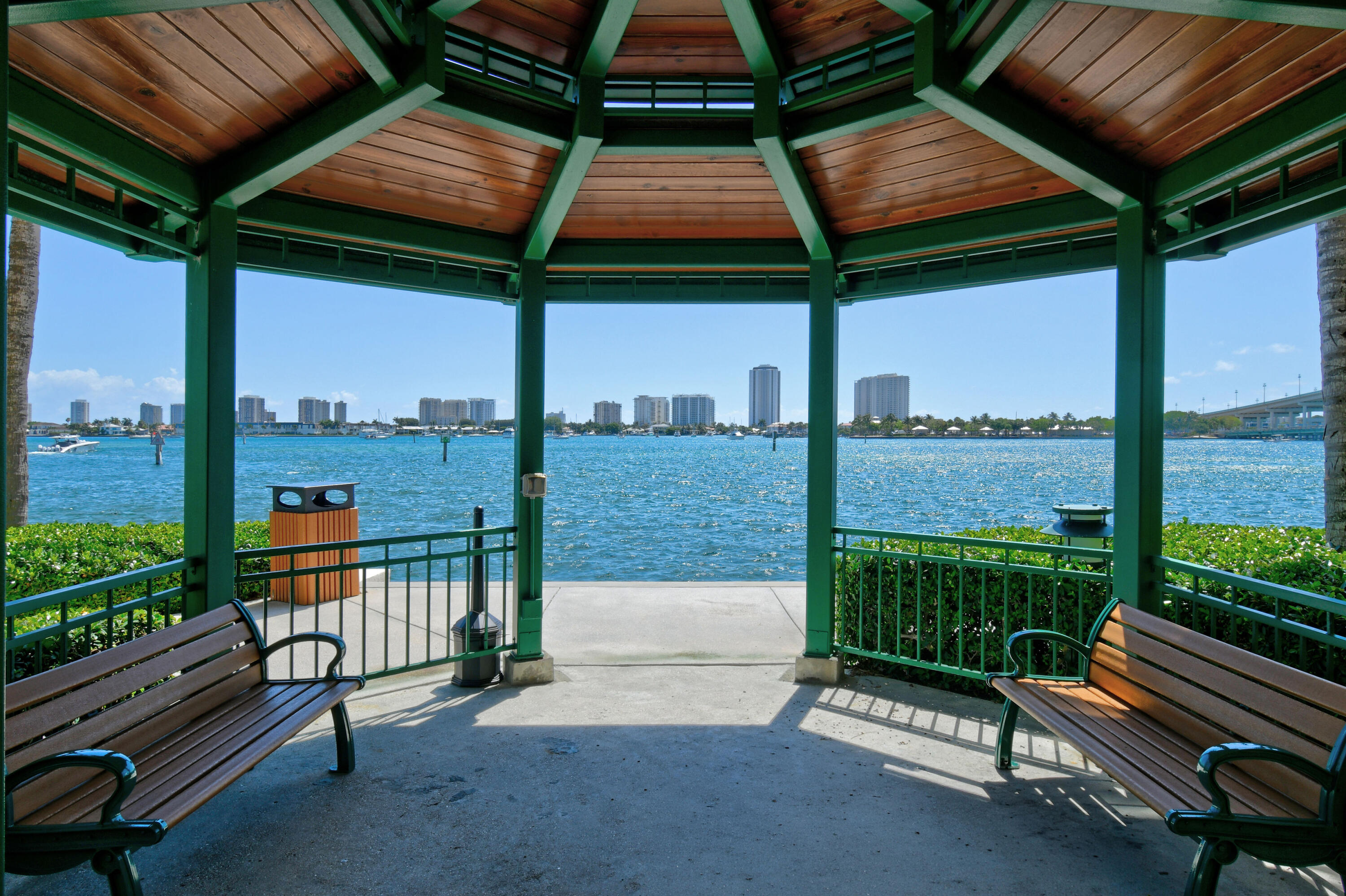 2650 Lake Shr #106 Riviera Beach, FL 33404