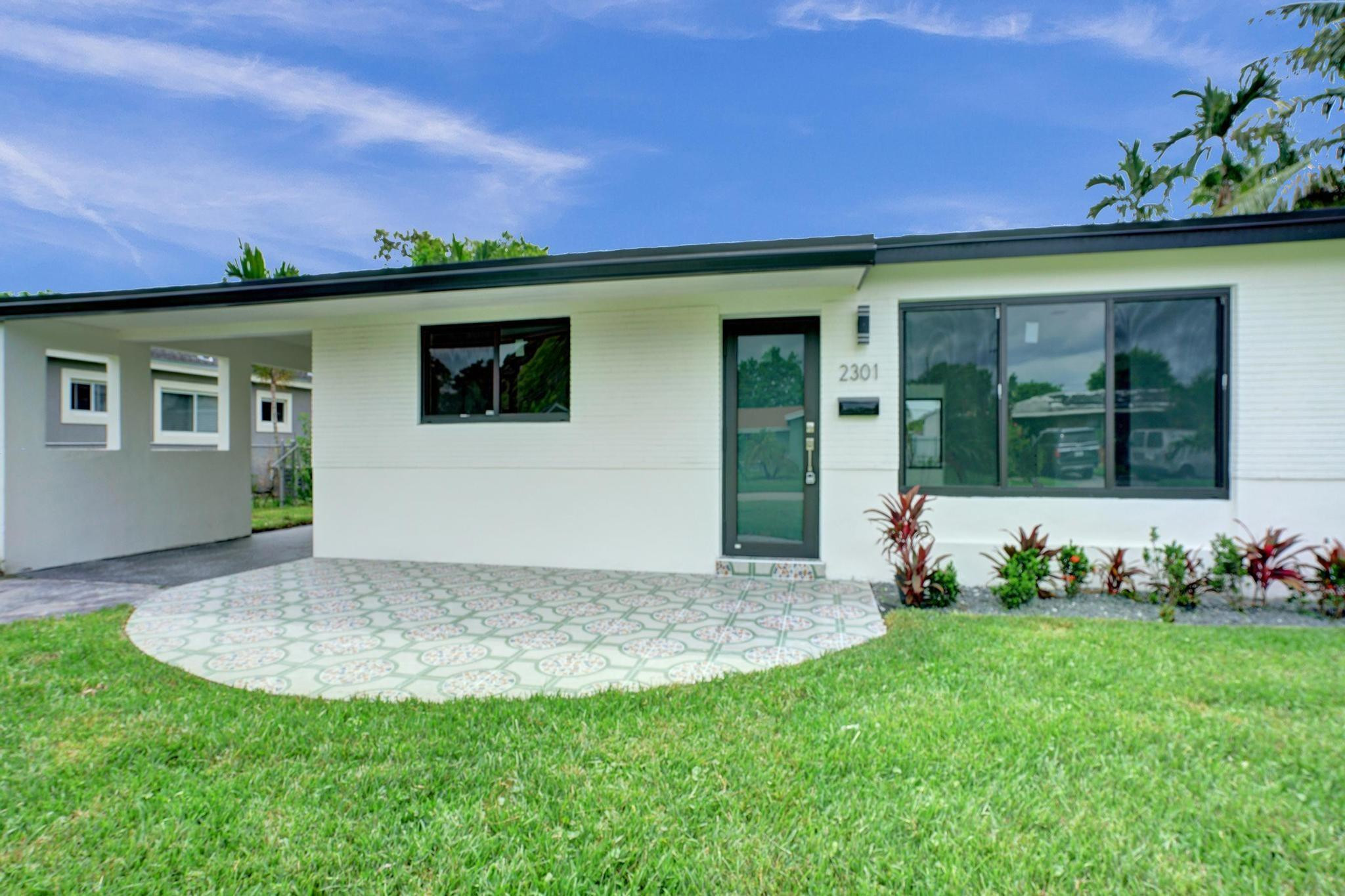2301 Alcazar