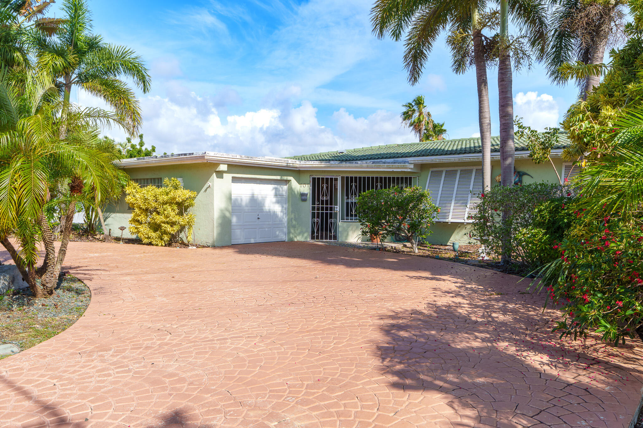 101 SE 14th Pompano Beach, FL 33060