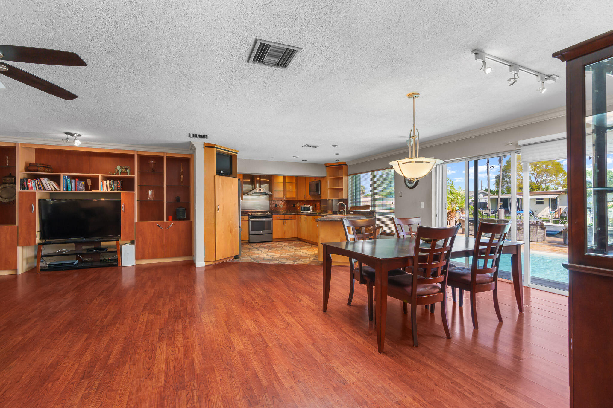 101 SE 14th Pompano Beach, FL 33060