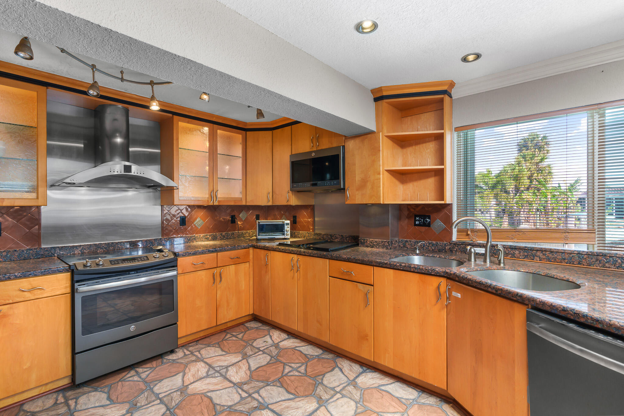 101 SE 14th Pompano Beach, FL 33060