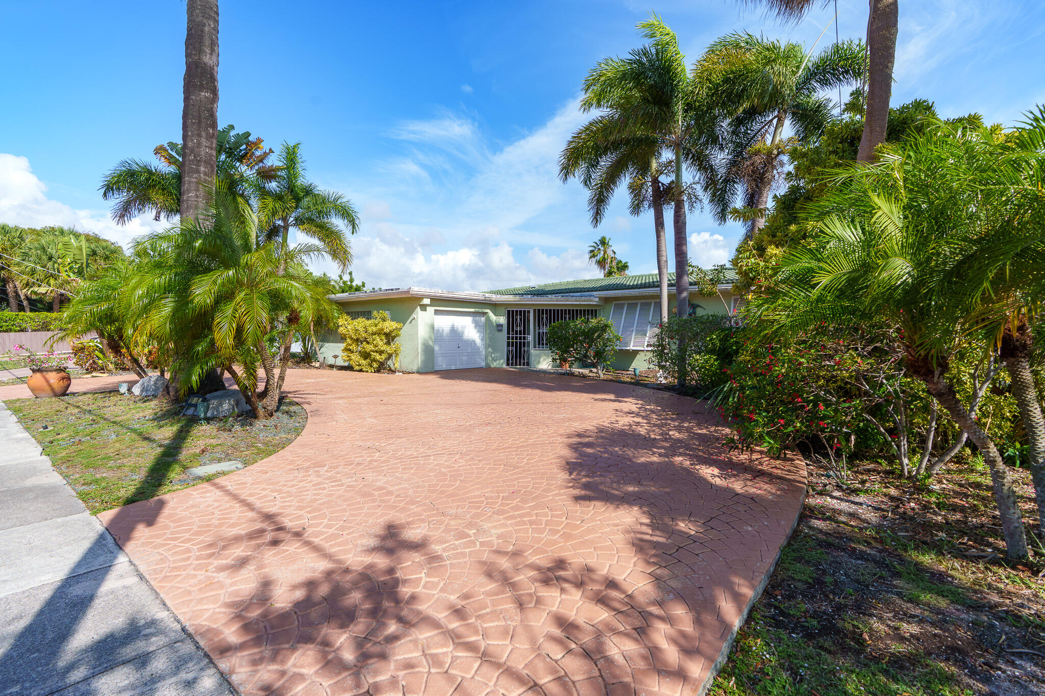 101 SE 14th Pompano Beach, FL 33060