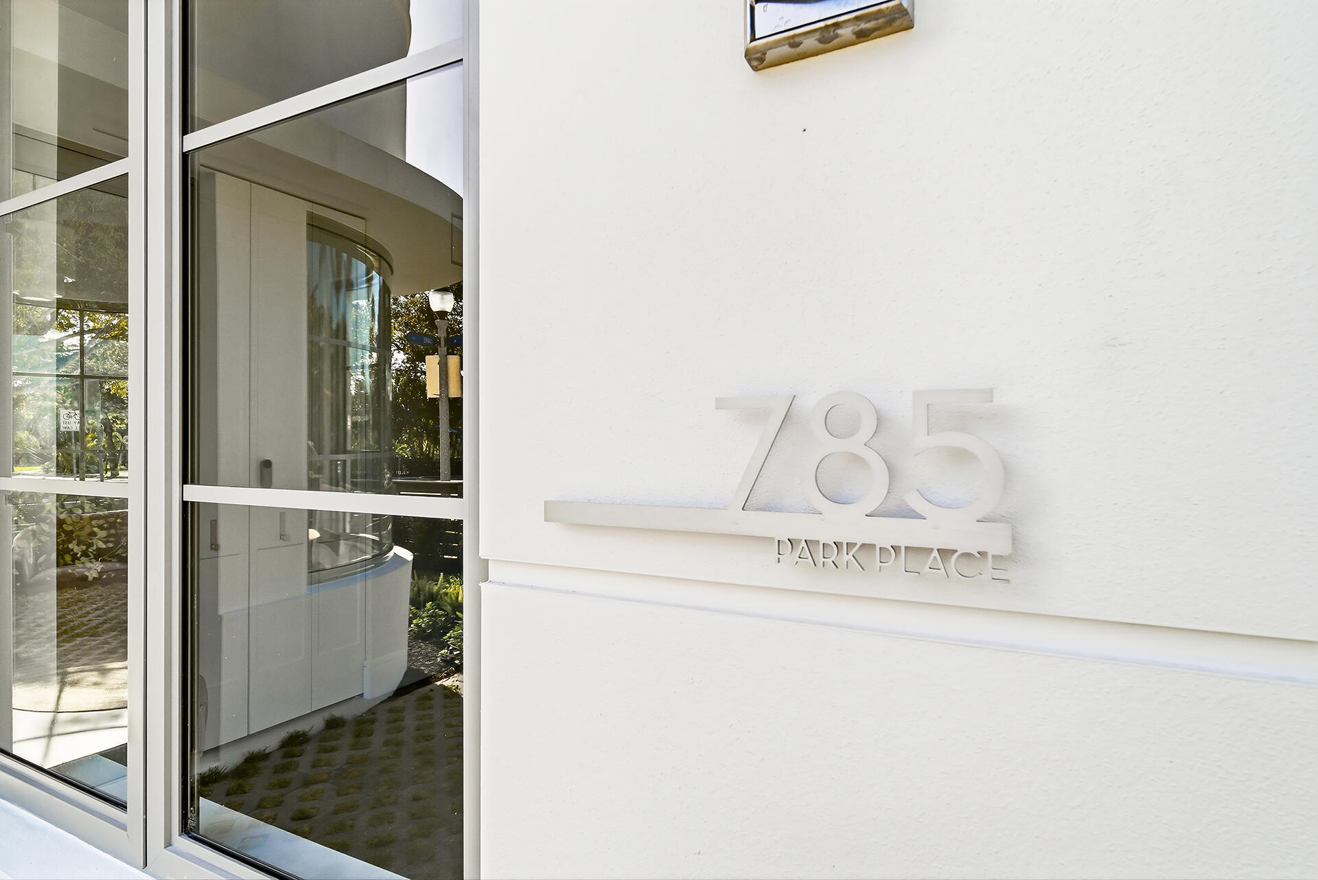 785 Park West Palm Beach, FL 33401