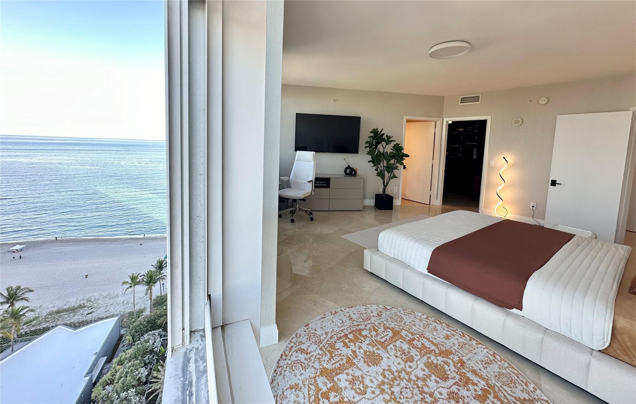 18201 Collins #1901 Sunny Isles Beach, FL 33160